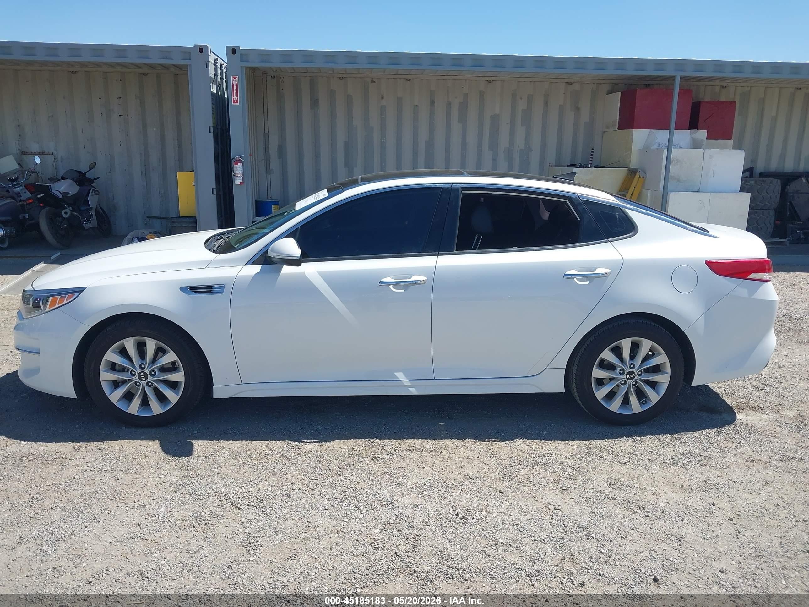 2016 Kia Optima Ex White vin: 5XXGU4L36GG116005