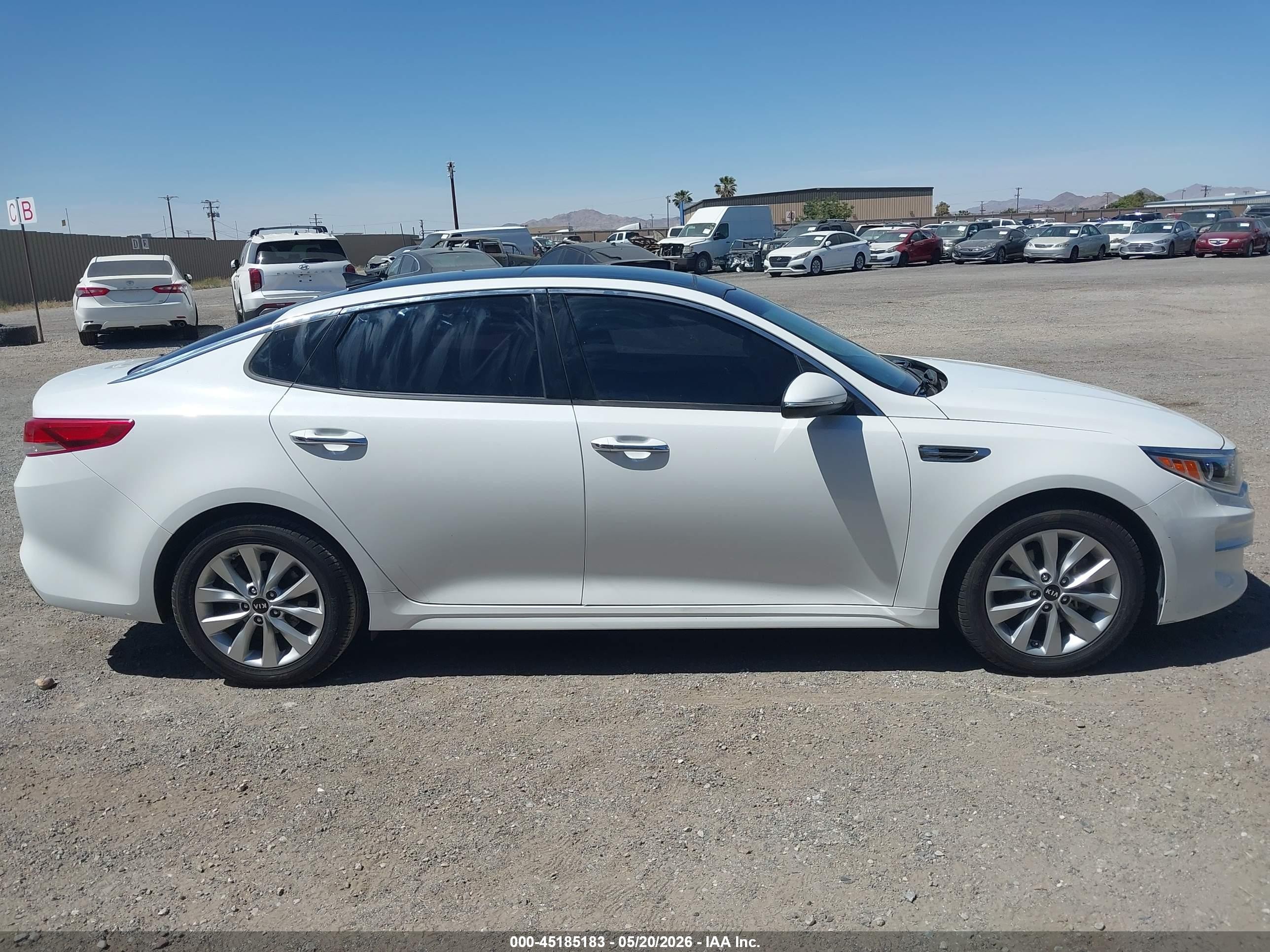 2016 Kia Optima Ex White vin: 5XXGU4L36GG116005