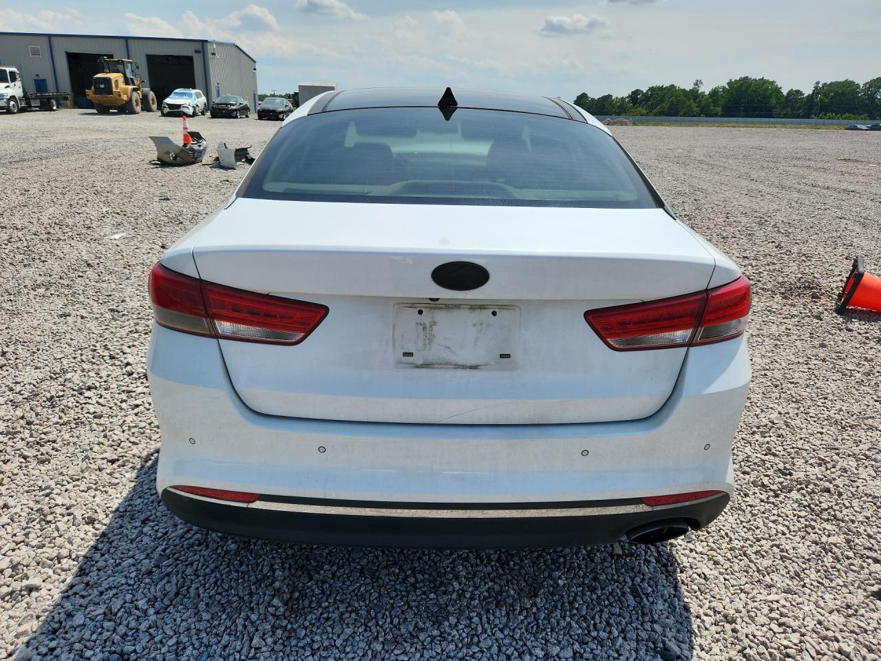 2018 Kia Optima Ex White vin: 5XXGU4L36JG246650