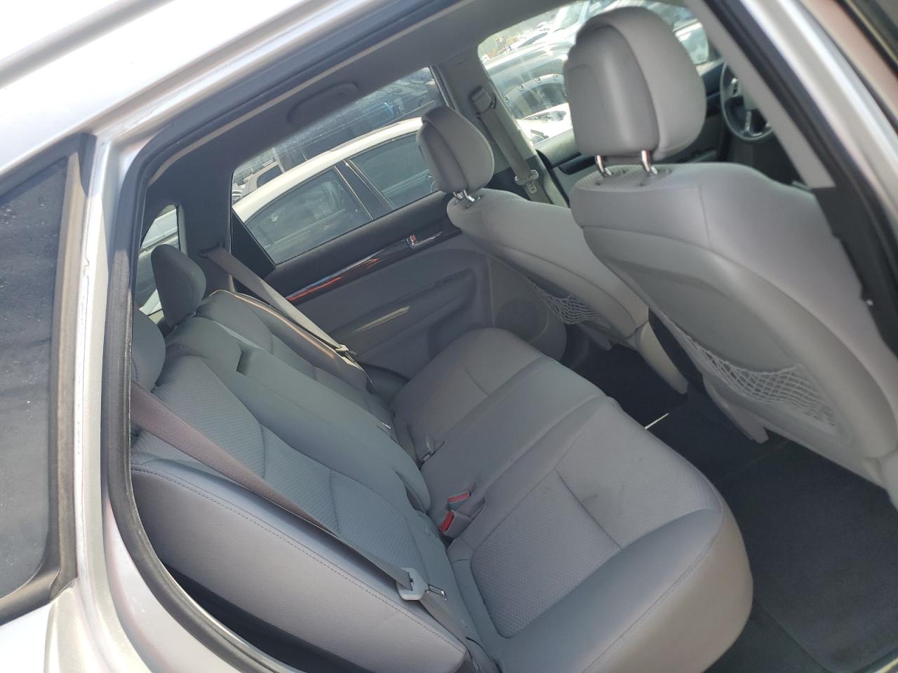 2011 Kia Sorento Lx Silver vin: 5XYKT3A10BG052704