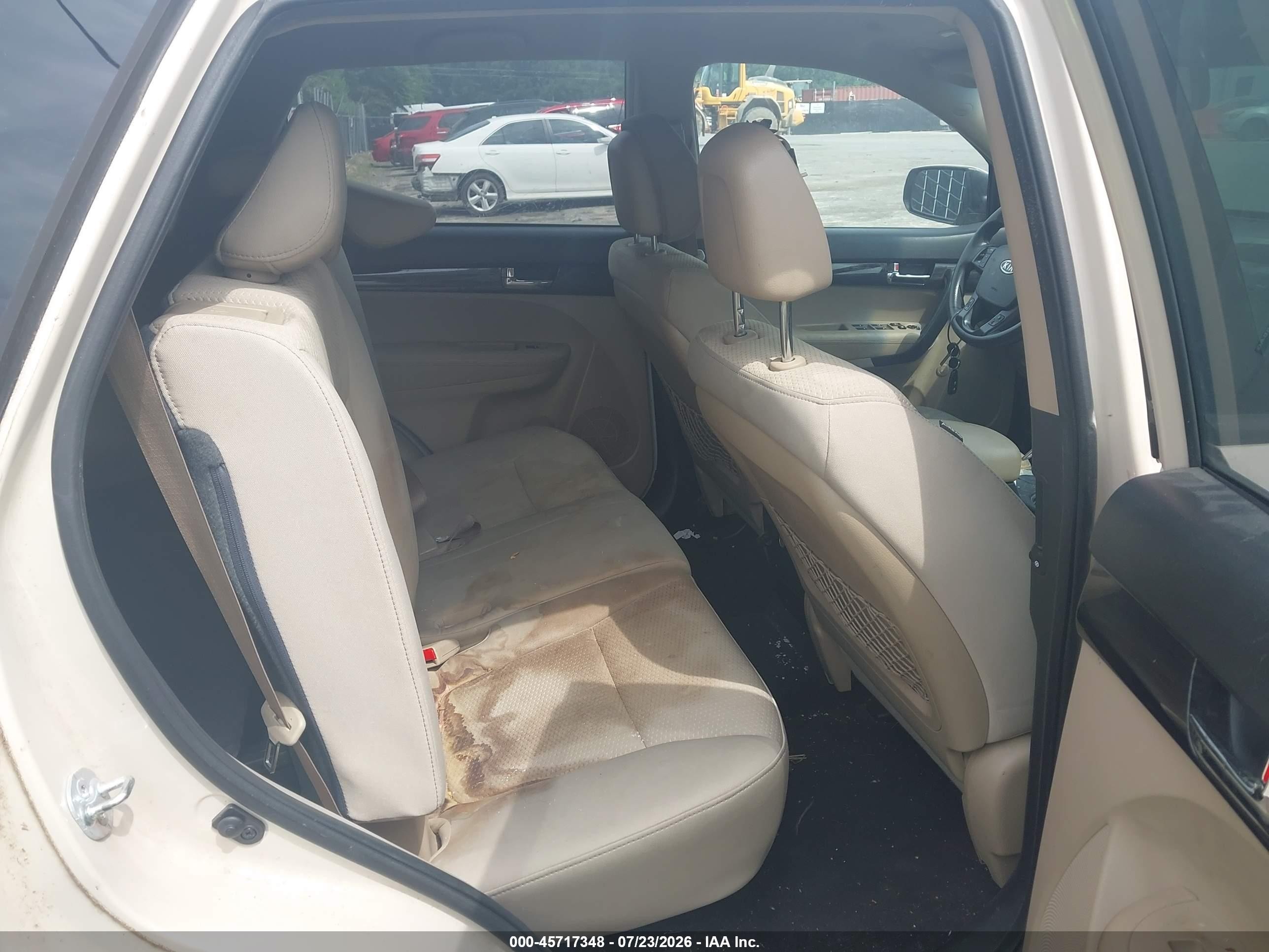 2011 Kia Sorento Lx Cream vin: 5XYKT3A10BG103831