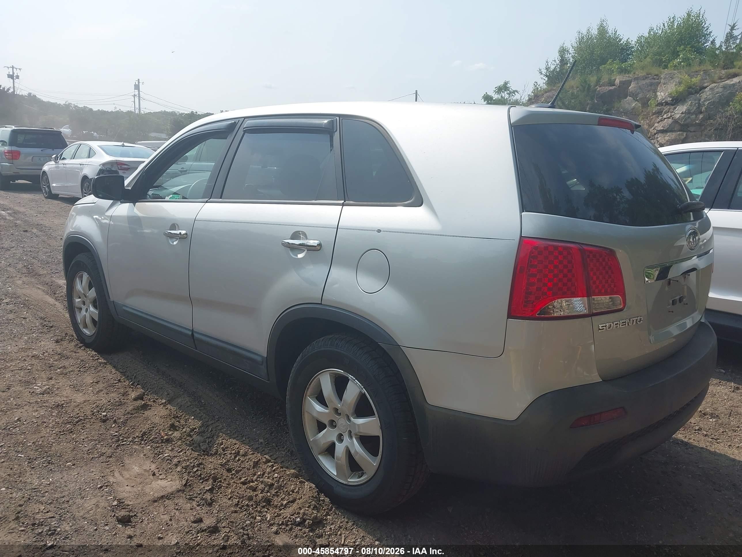 2011 Kia Sorento   Gray vin: 5XYKT3A10BG145514