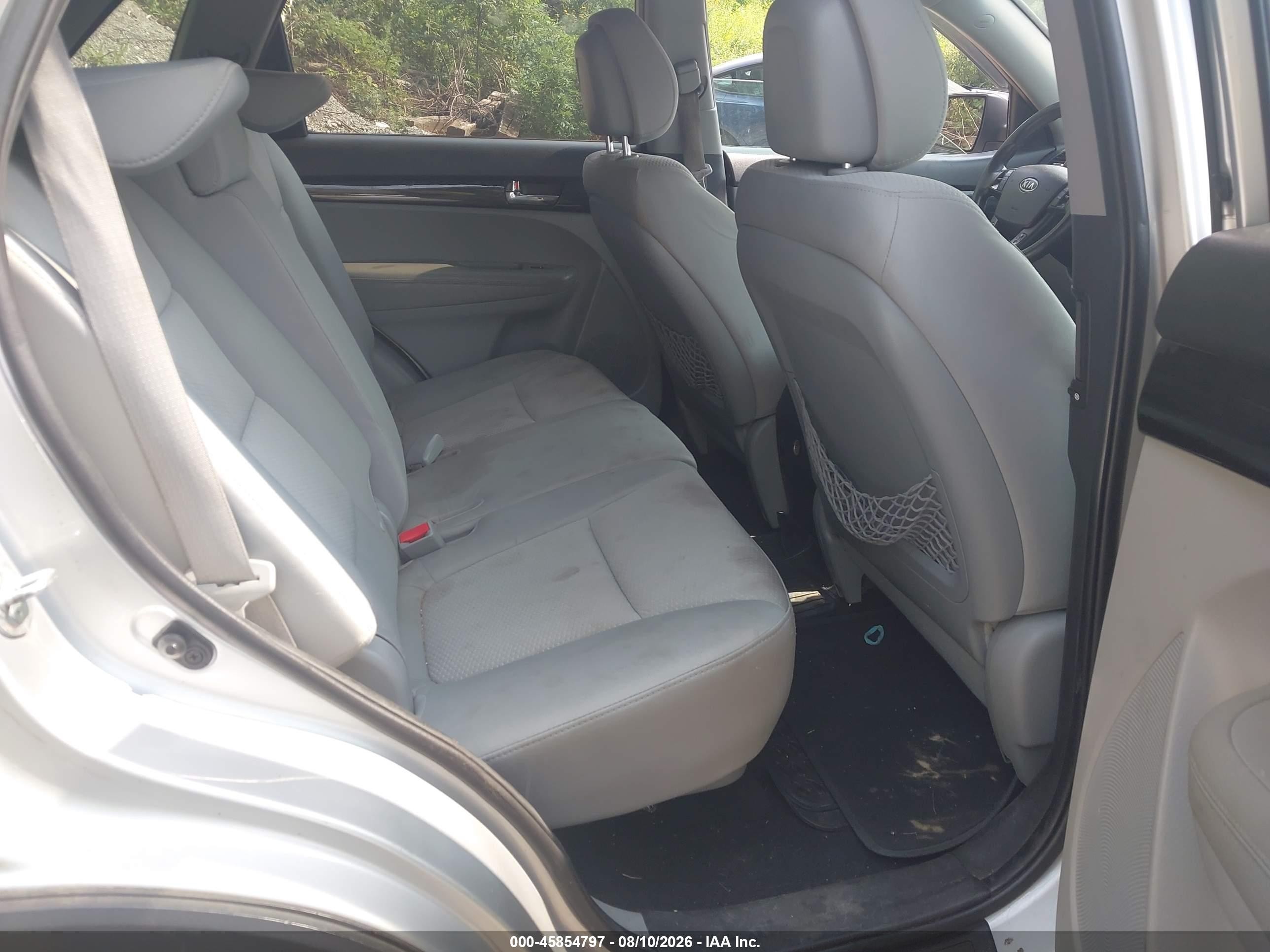 2011 Kia Sorento   Gray vin: 5XYKT3A10BG145514