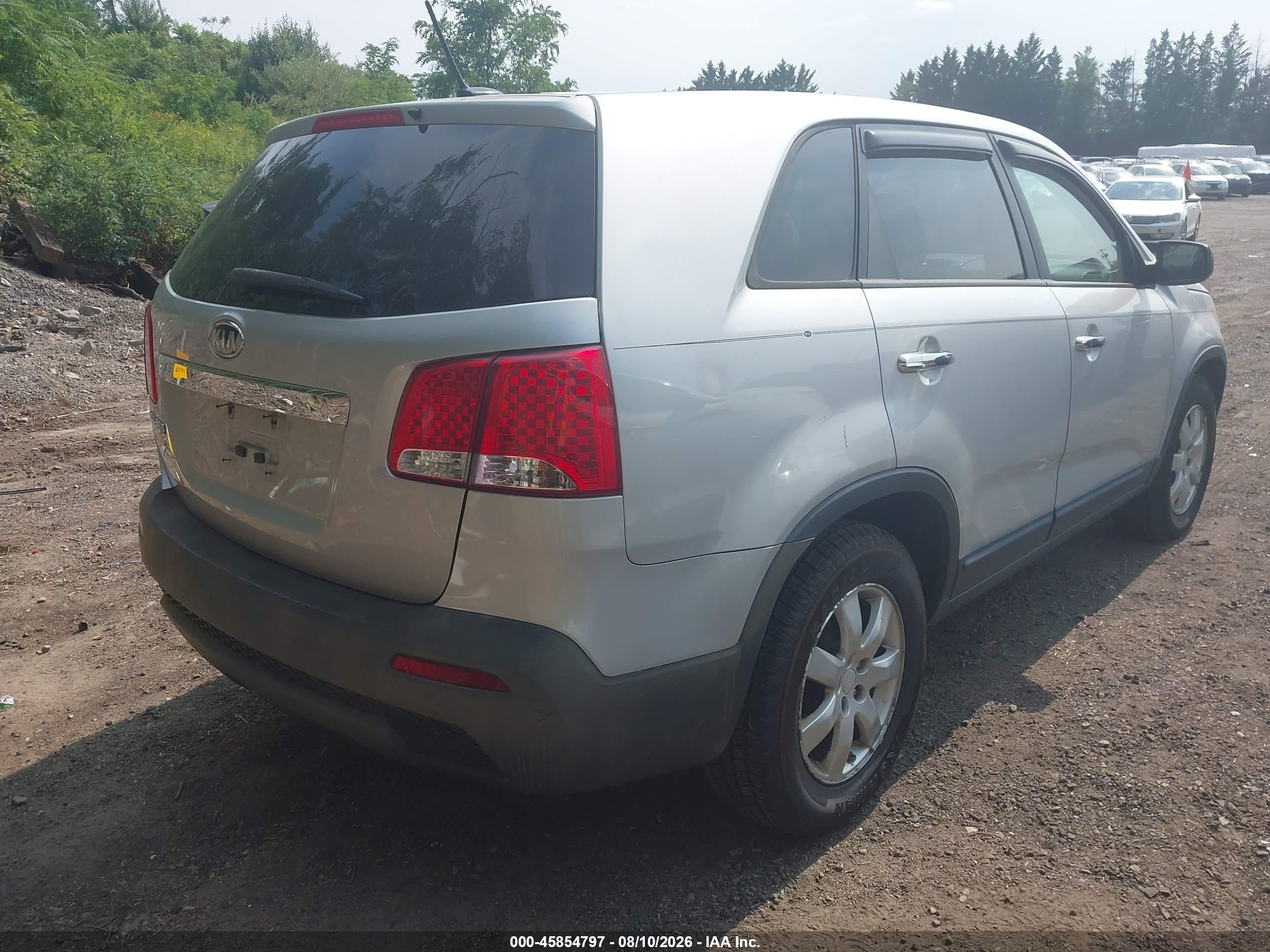 2011 Kia Sorento   Gray vin: 5XYKT3A10BG145514