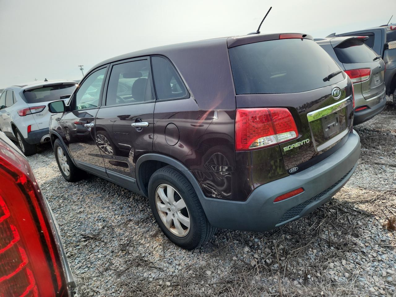 2011 Kia Sorento Lx Burgundy vin: 5XYKT3A10BG172941