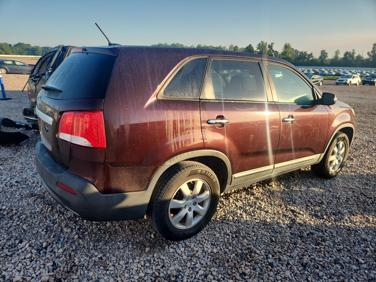 2011 Kia Sorento Lx Burgundy vin: 5XYKT3A10BG172941