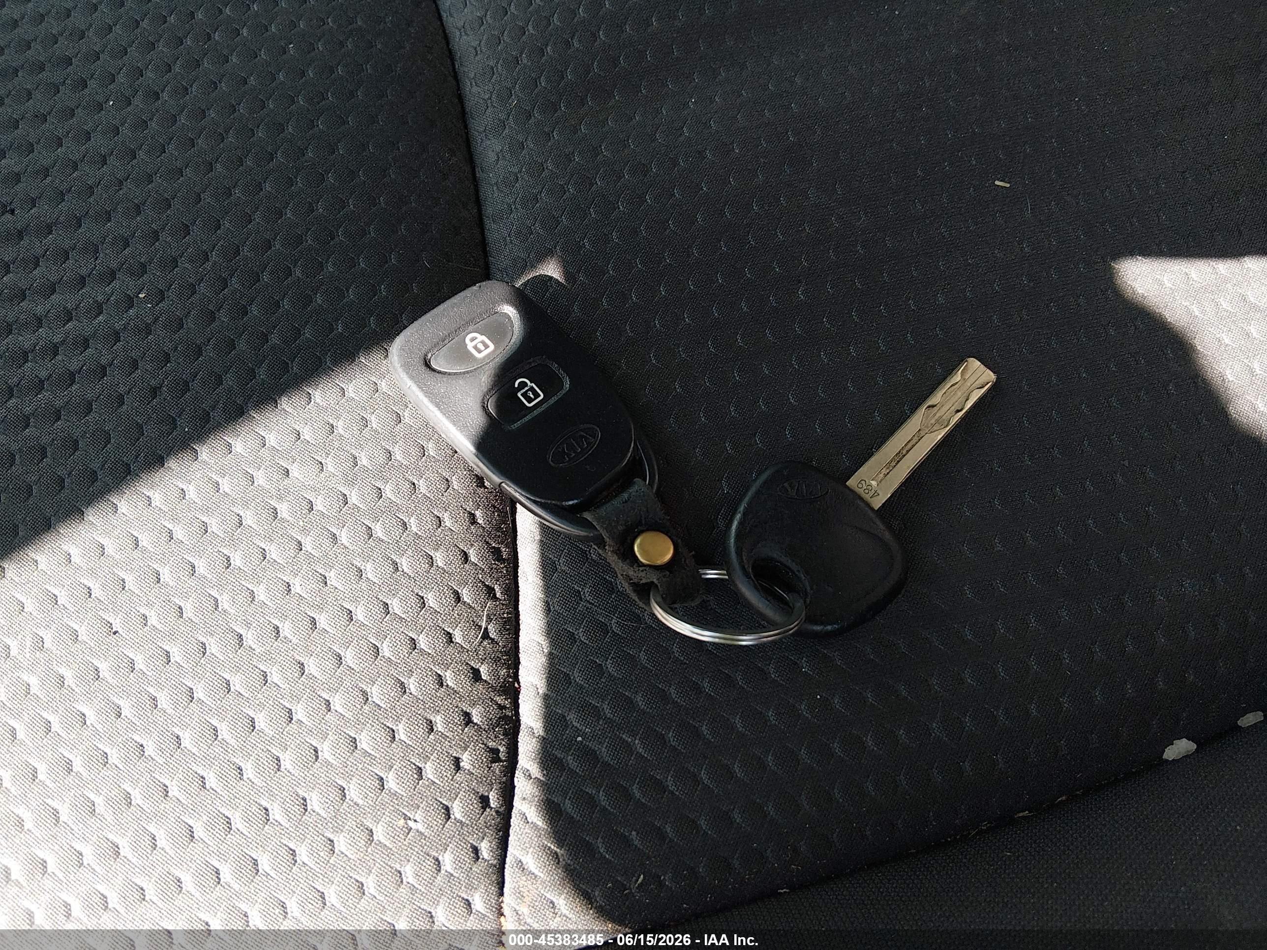 2012 Kia Sorento Lx Silver vin: 5XYKT3A10CG301536