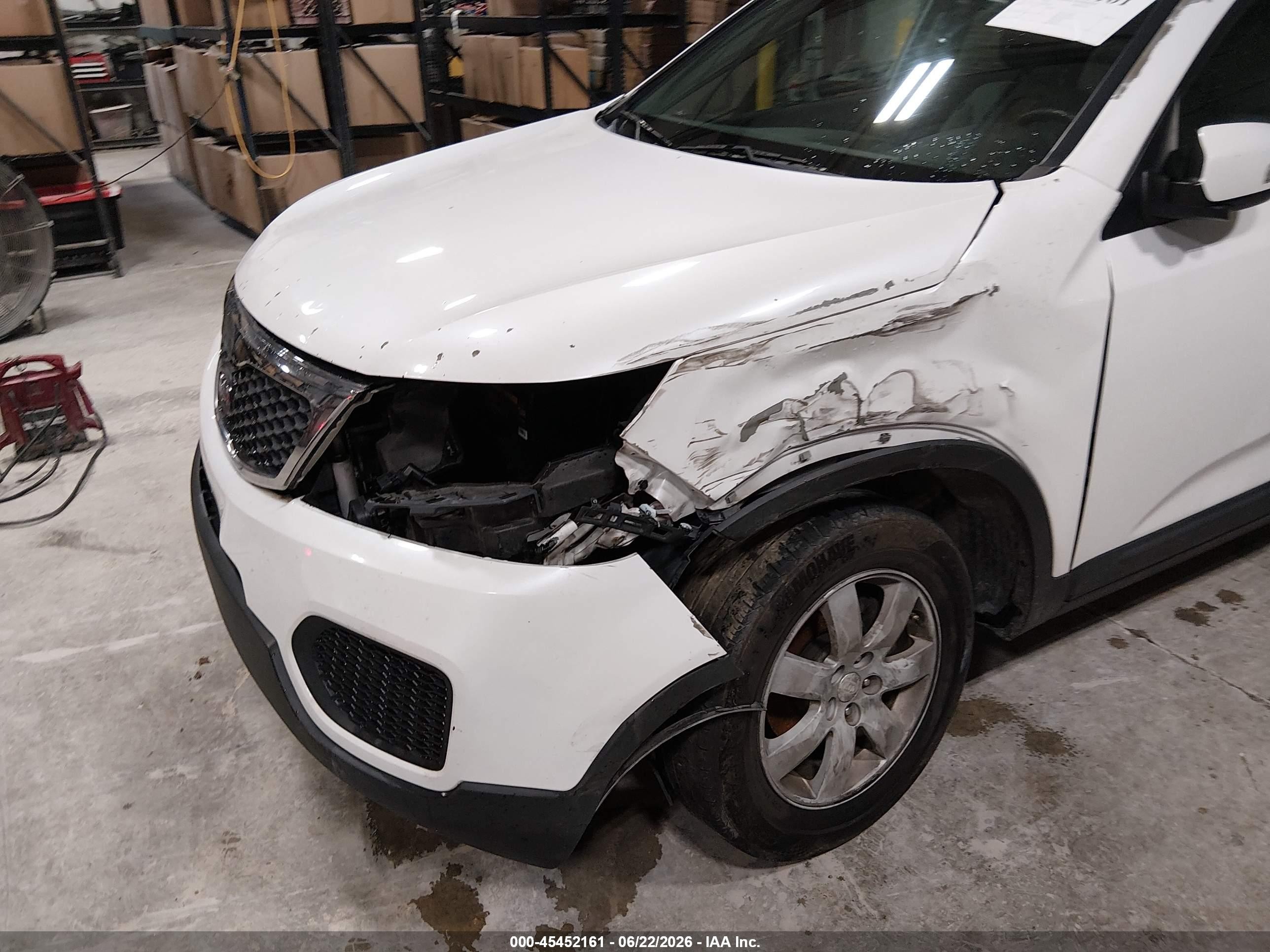 2011 Kia Sorento Lx White vin: 5XYKT3A11BG002488