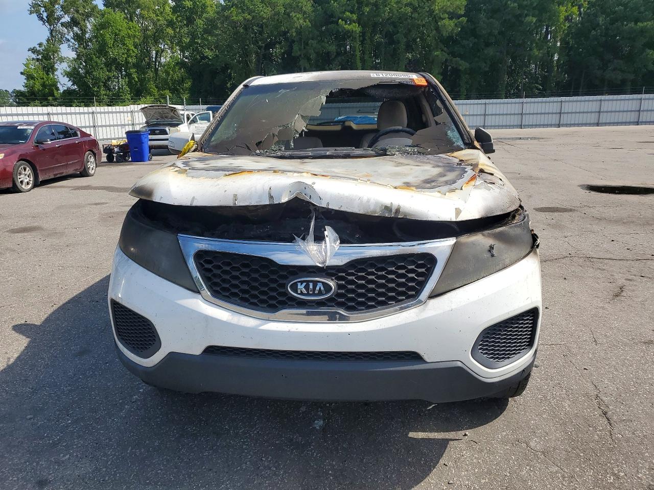 2011 Kia Sorento Base White vin: 5XYKT3A11BG035362