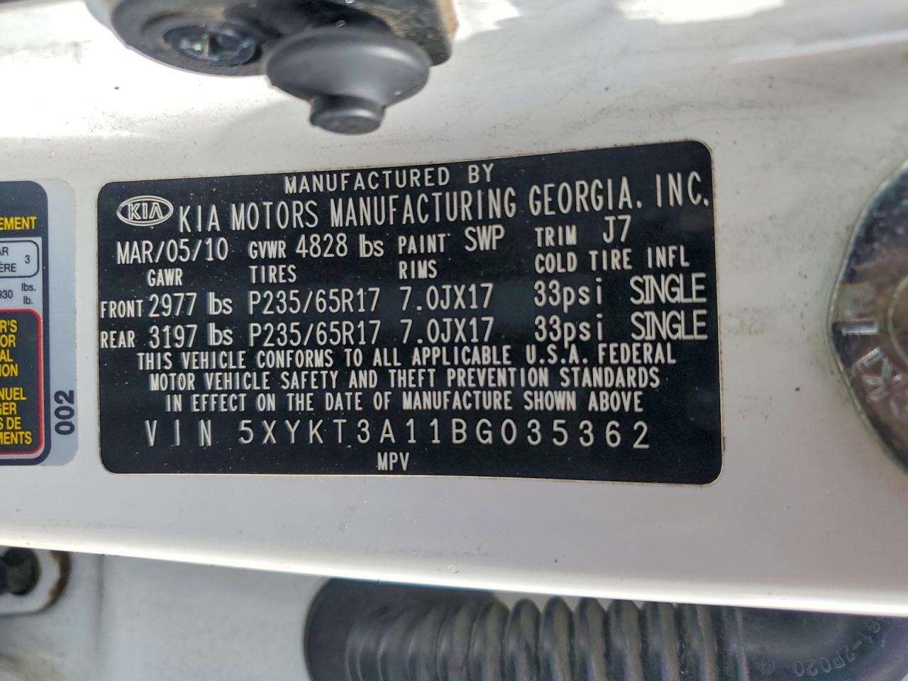 2011 Kia Sorento Base White vin: 5XYKT3A11BG035362