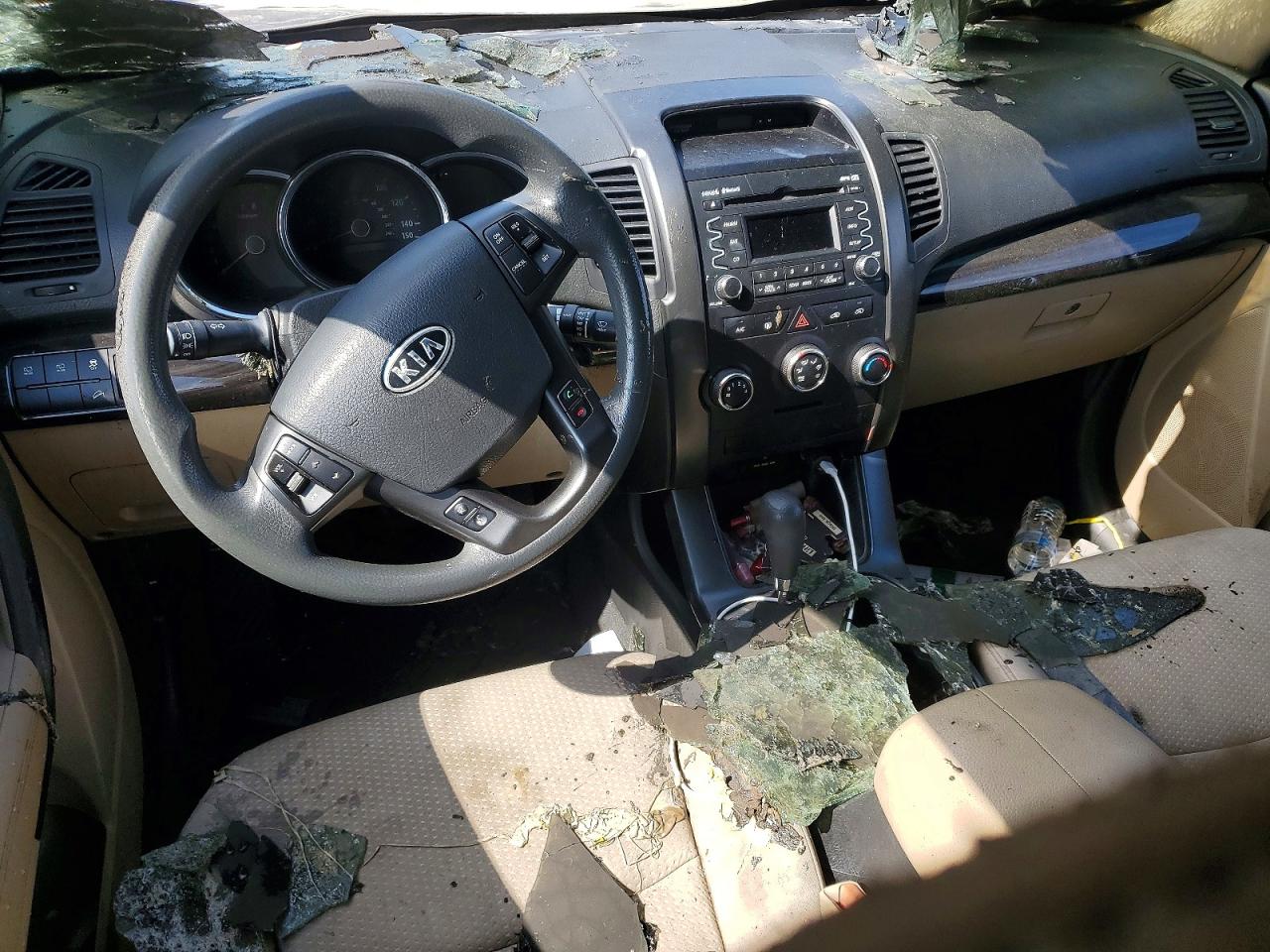 2011 Kia Sorento Base White vin: 5XYKT3A11BG035362