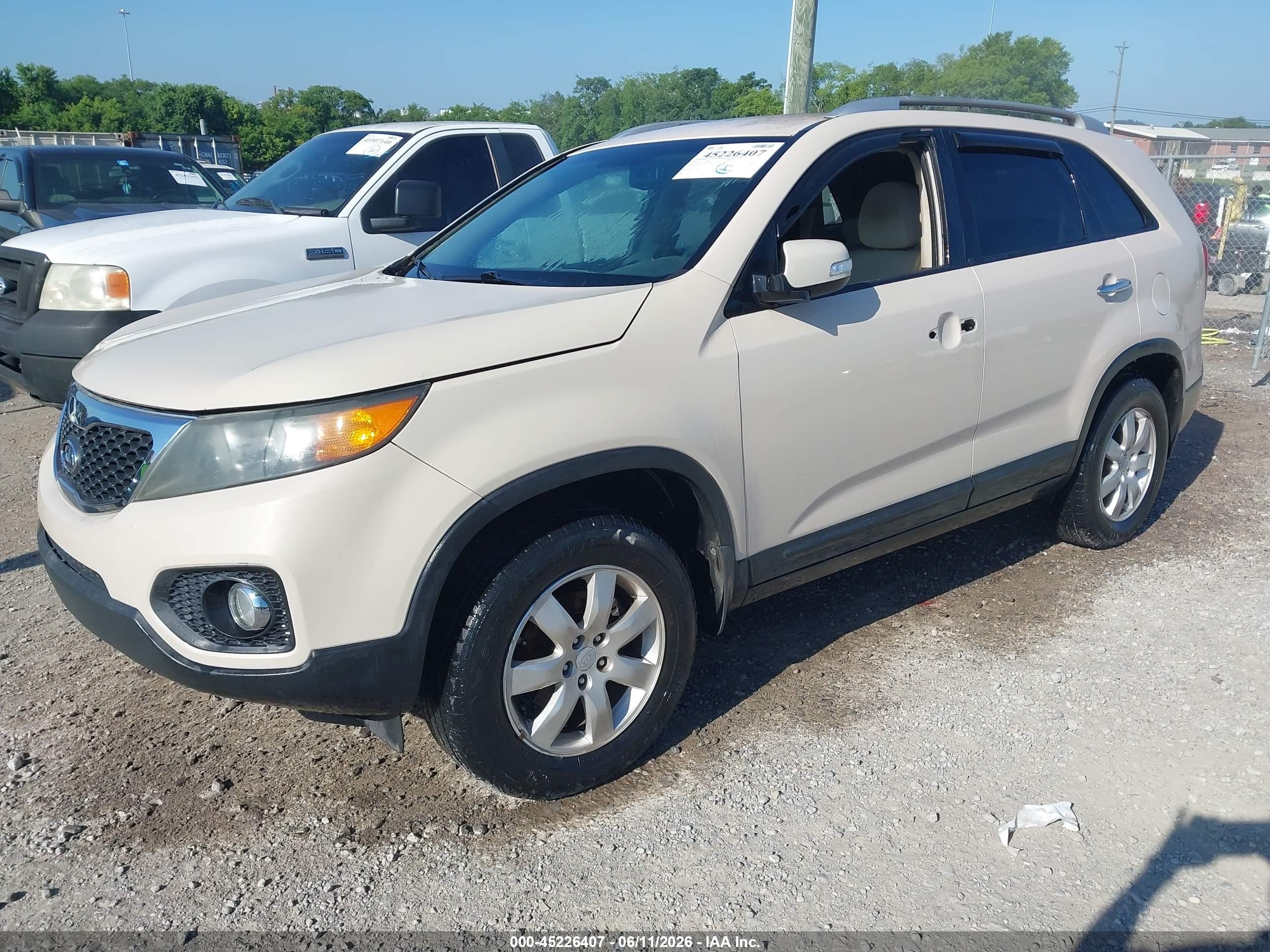 2011 Kia Sorento Lx Бежевый vin: 5XYKT3A11BG062920