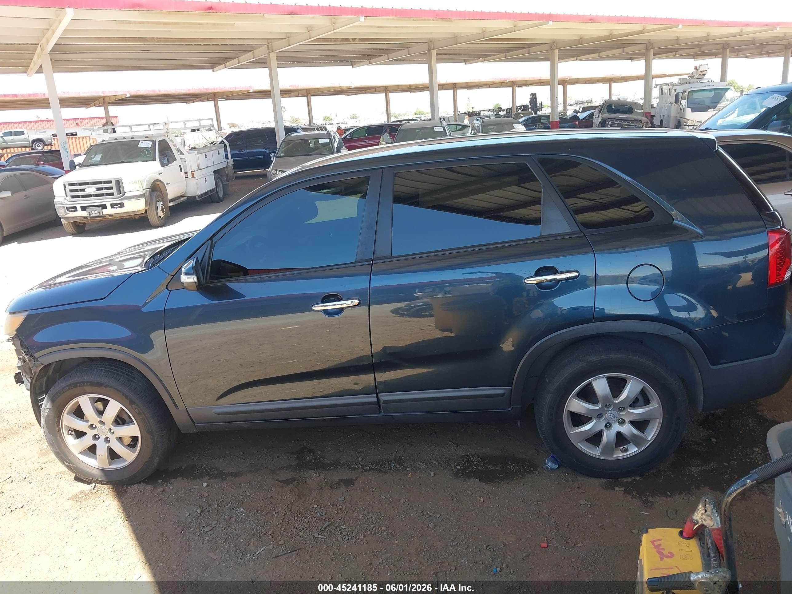 2011 Kia Sorento Lx Dark Blue vin: 5XYKT3A11BG072458