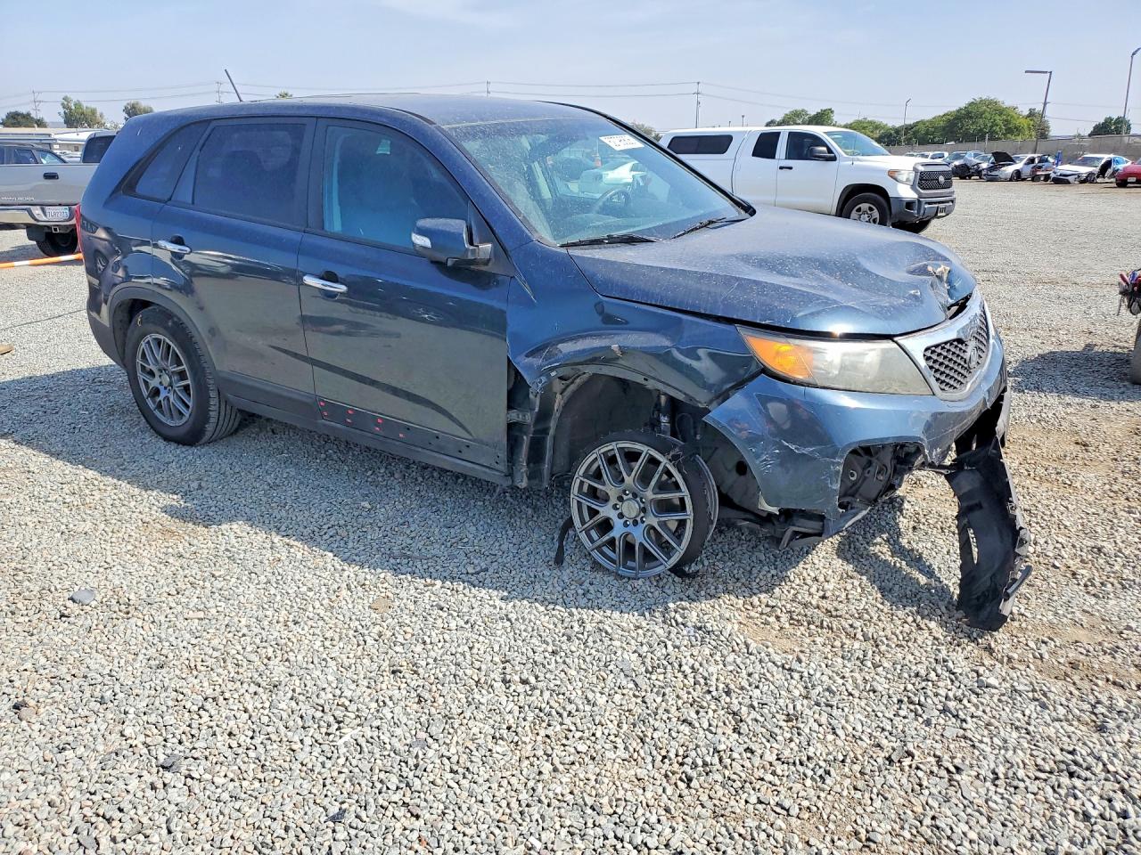 2011 Kia Sorento Lx Серый vin: 5XYKT3A11BG132352