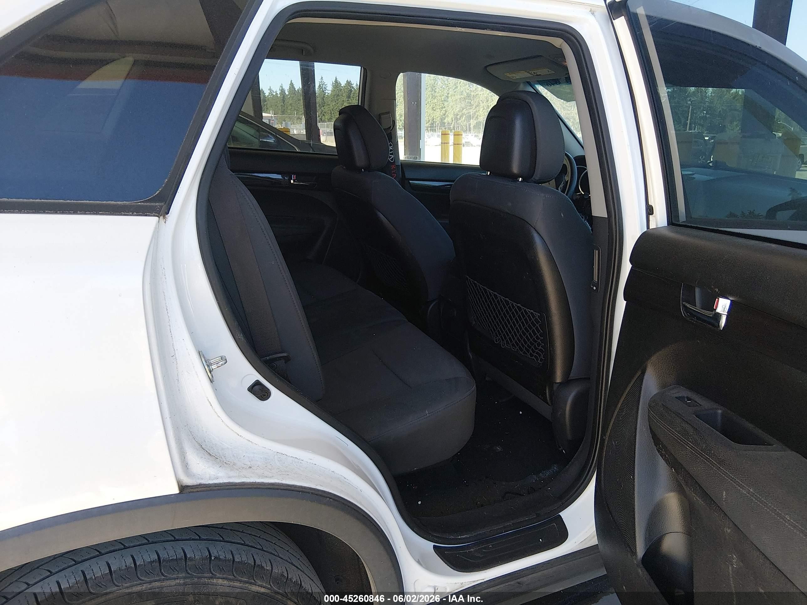 2012 Kia Sorento Lx White vin: 5XYKT3A11CG214082