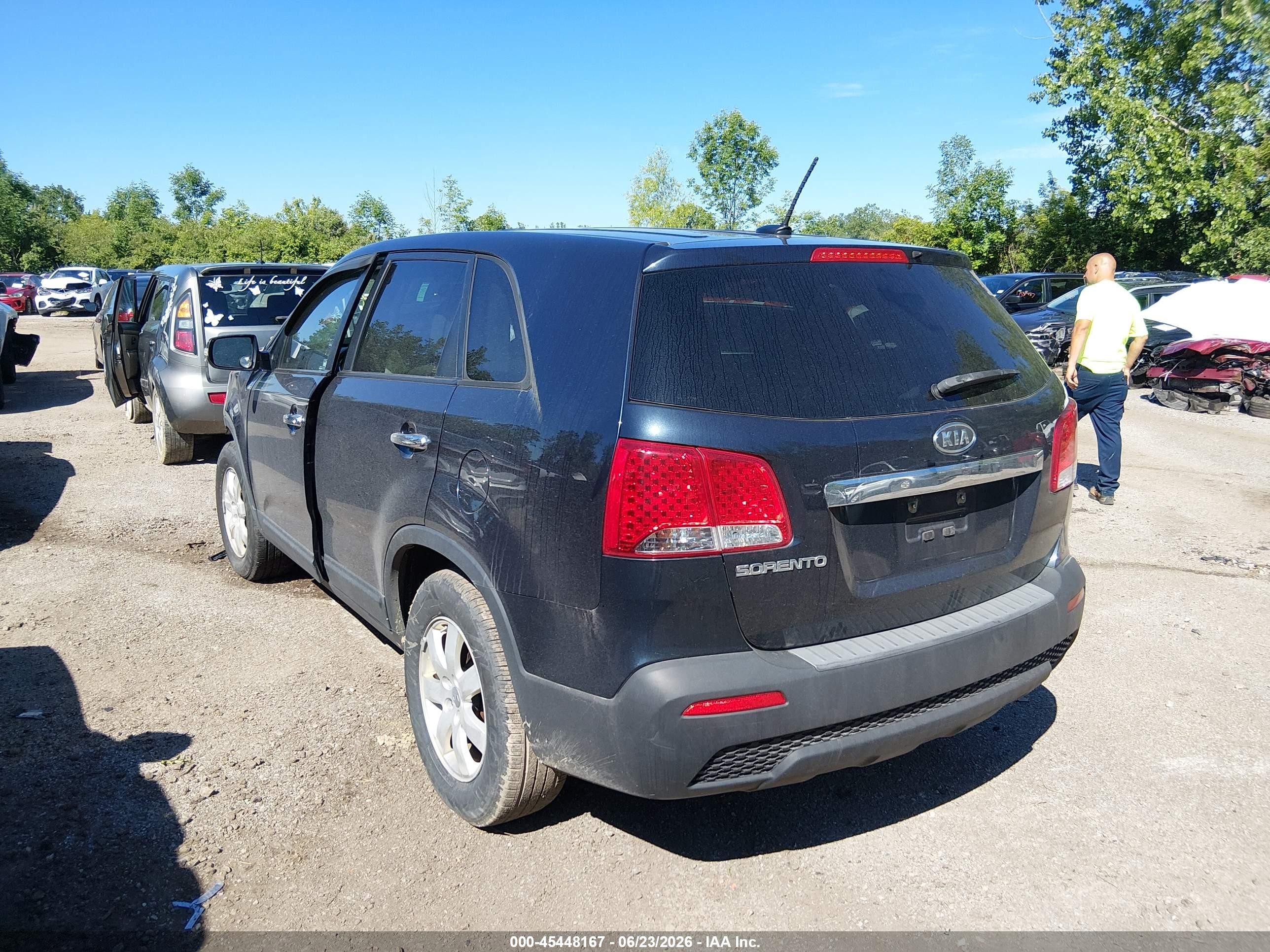 2013 Kia Sorento Lx Blue vin: 5XYKT3A11DG335325