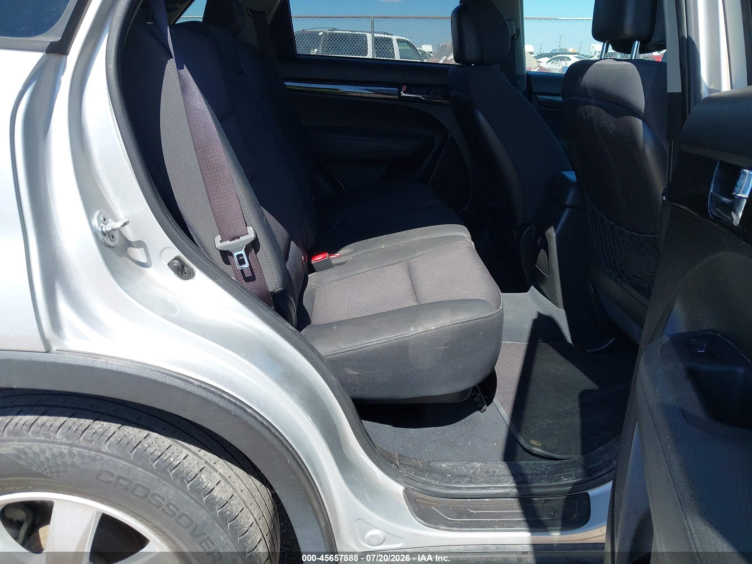 2011 Kia Sorento Lx Silver vin: 5XYKT3A12BG140069