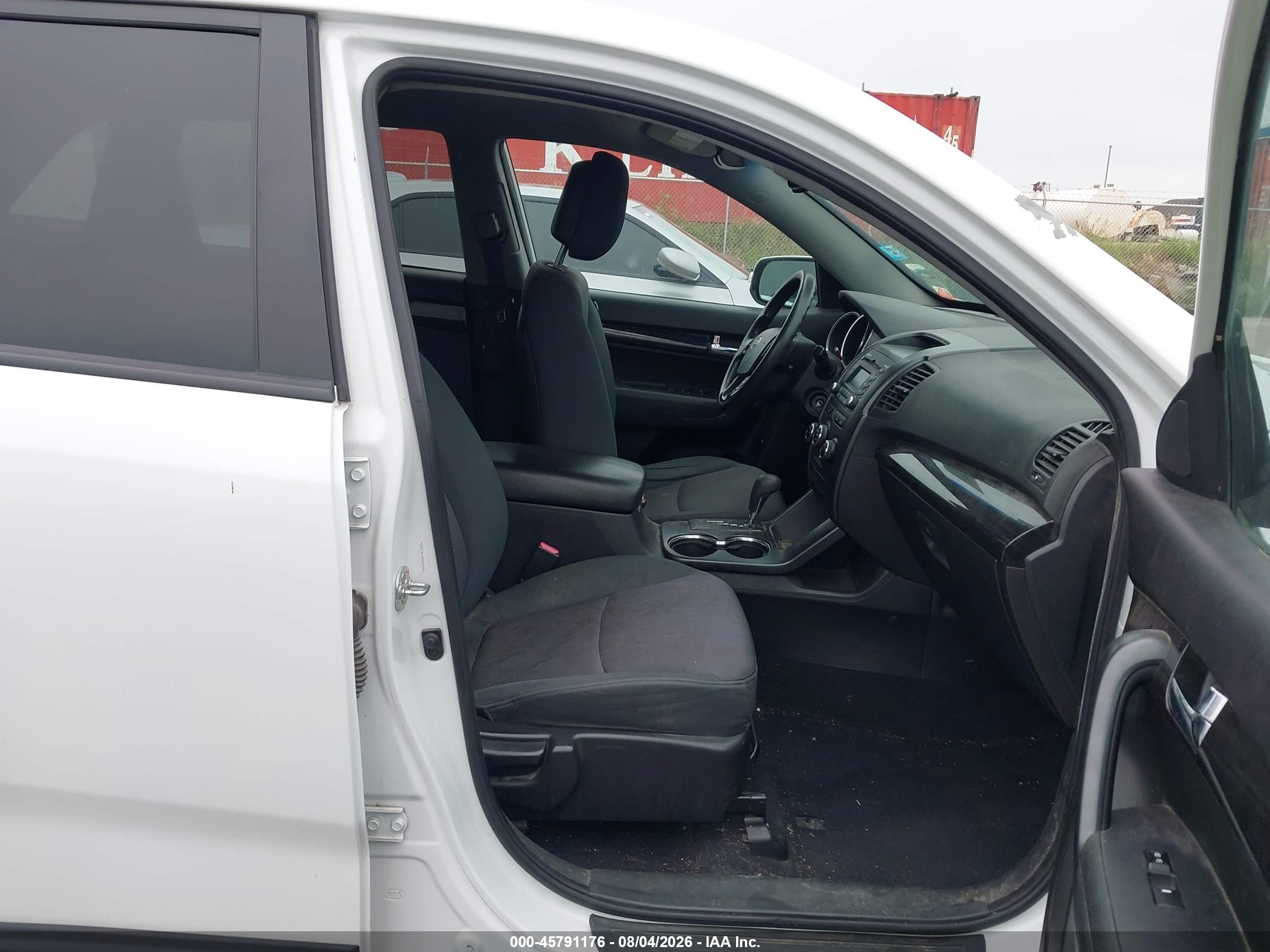 2013 Kia Sorento Lx White vin: 5XYKT3A12DG393931