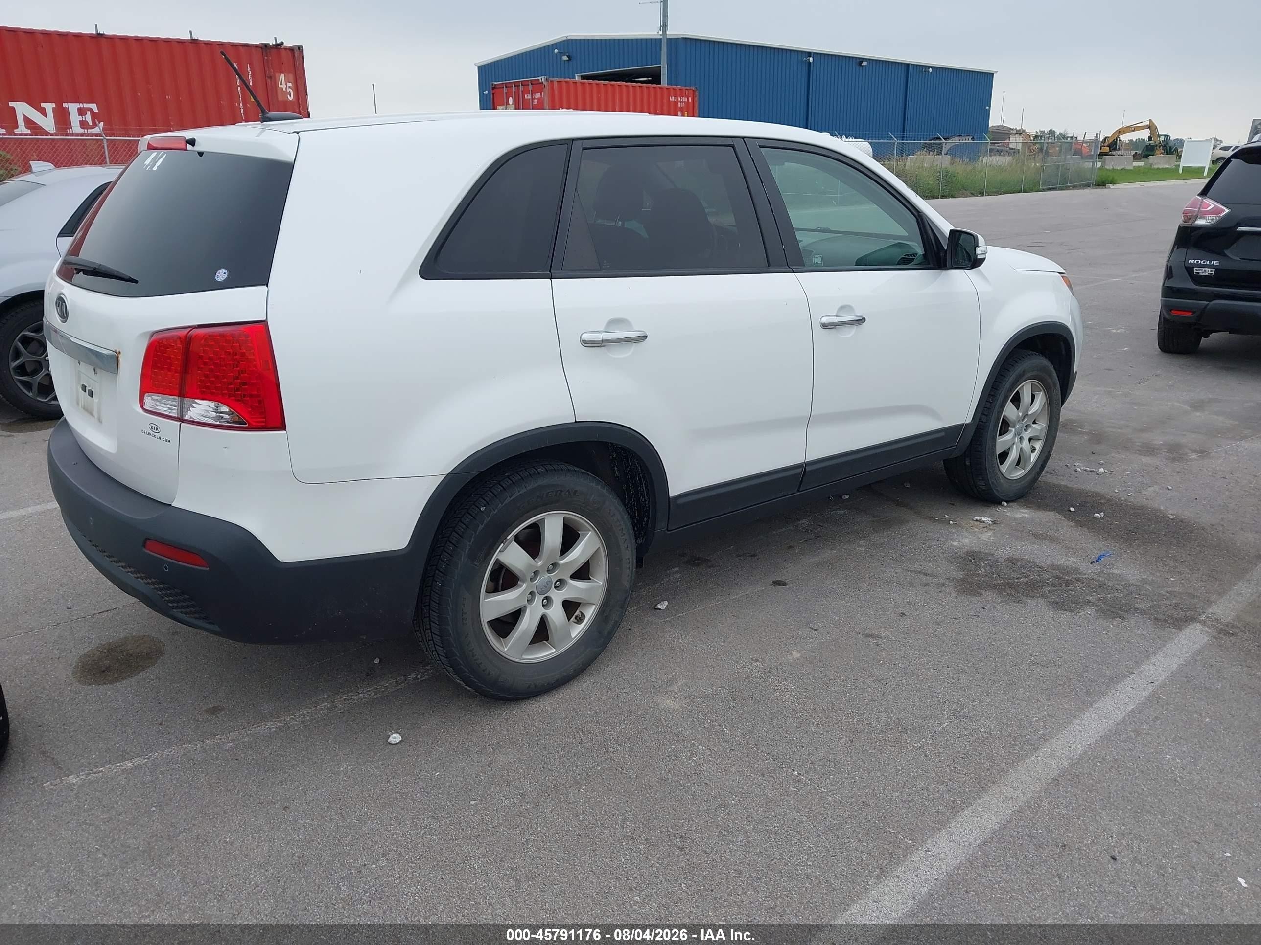 2013 Kia Sorento Lx White vin: 5XYKT3A12DG393931