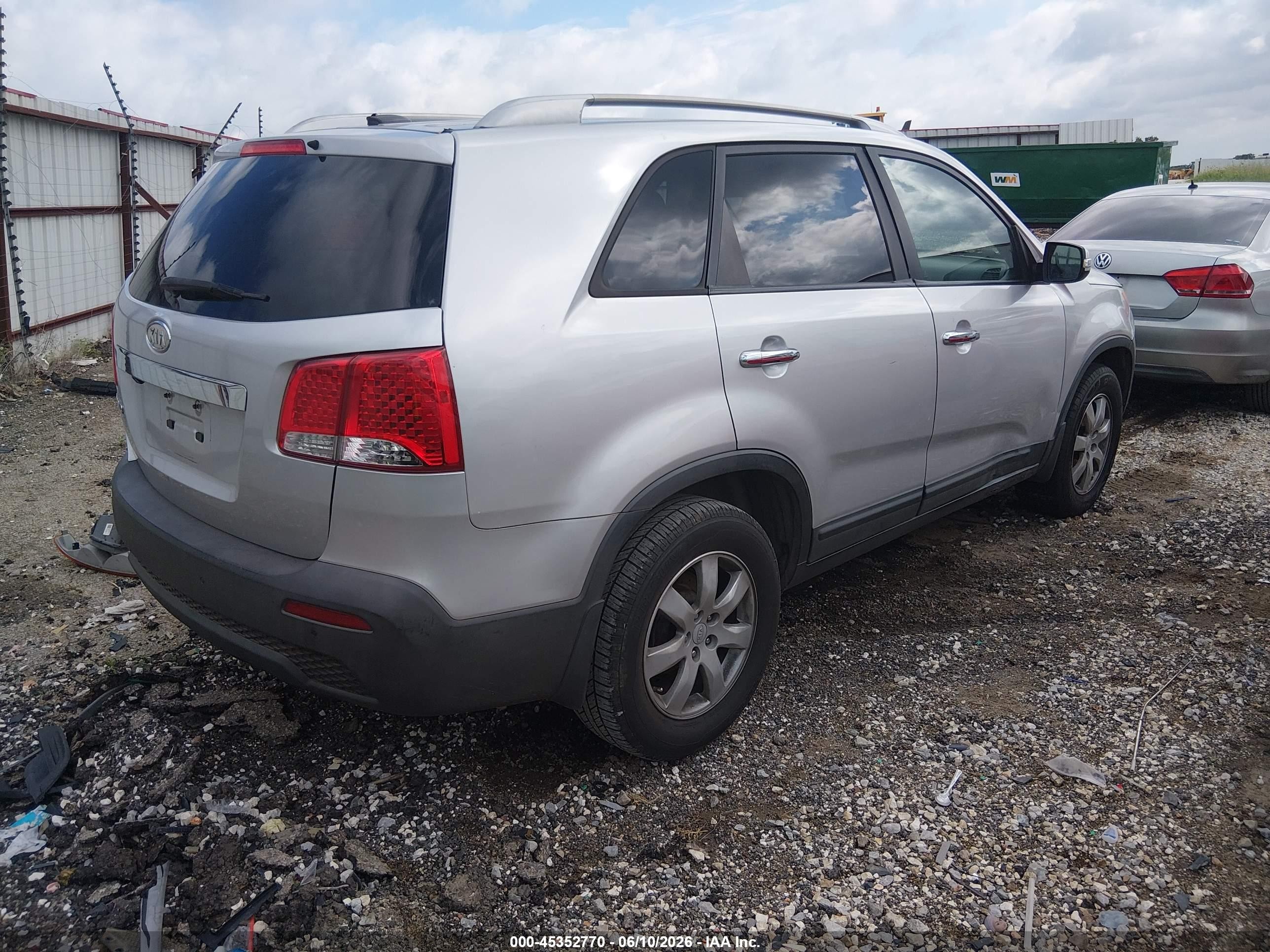 2011 Kia Sorento Lx Silver vin: 5XYKT3A13BG017199