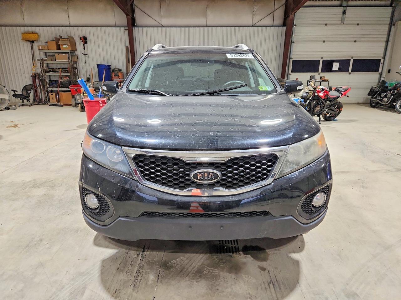 2011 Kia Sorento Lx Черный vin: 5XYKT3A13BG125645