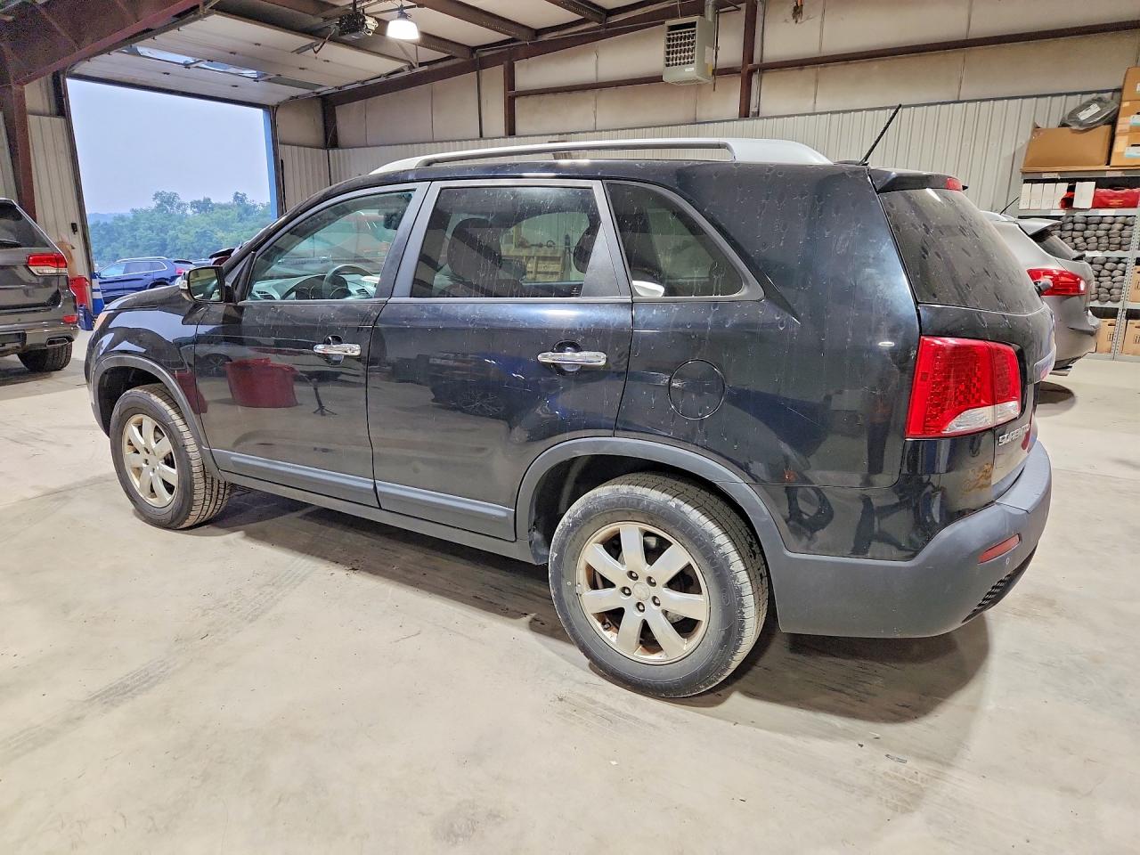 2011 Kia Sorento Lx Черный vin: 5XYKT3A13BG125645