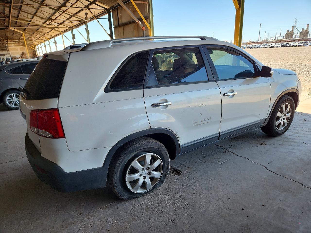 2011 Kia Sorento Lx White vin: 5XYKT3A13BG131638