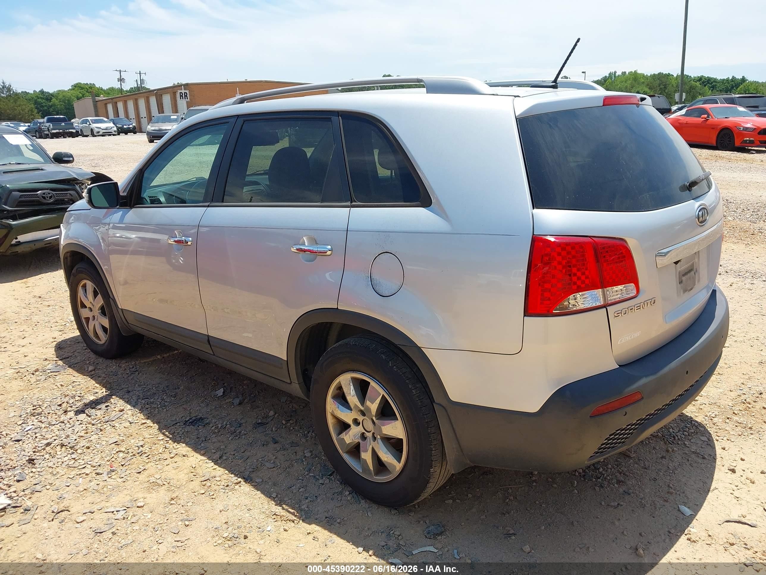 2011 Kia Sorento Lx Silver vin: 5XYKT3A13BG185053