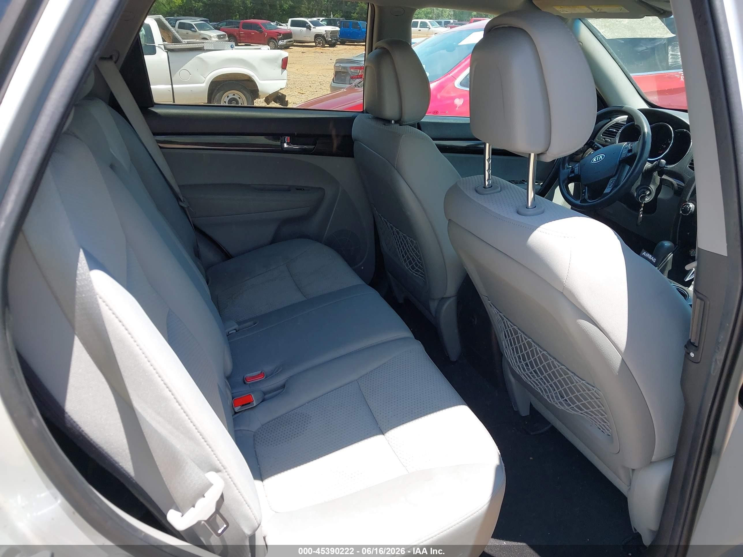 2011 Kia Sorento Lx Silver vin: 5XYKT3A13BG185053