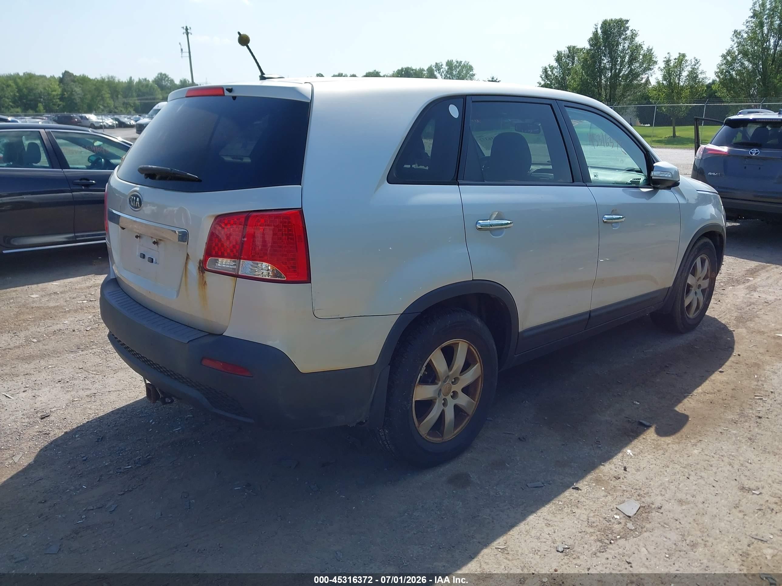 2013 Kia Sorento Lx Silver vin: 5XYKT3A13DG333933