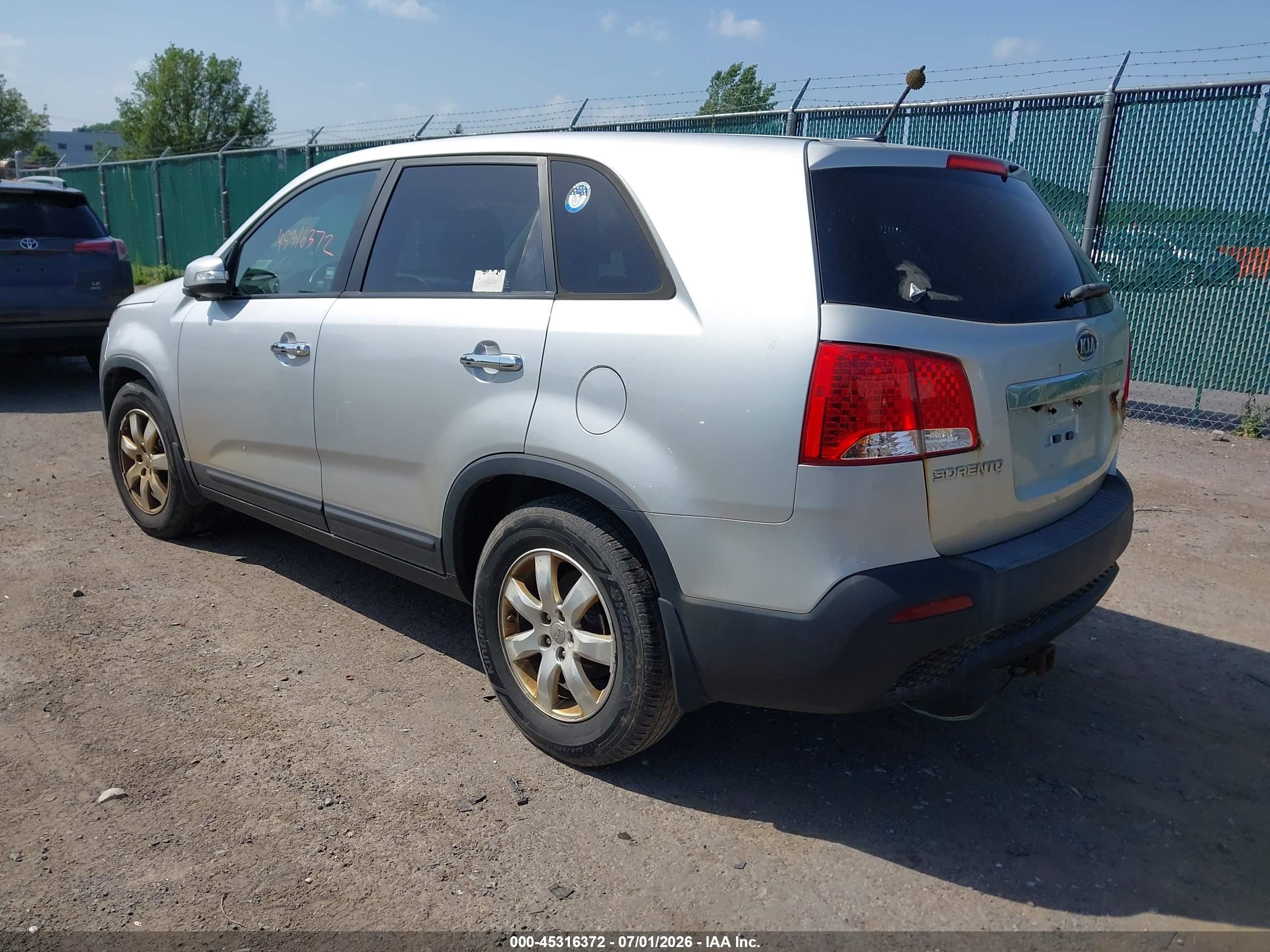 2013 Kia Sorento Lx Silver vin: 5XYKT3A13DG333933