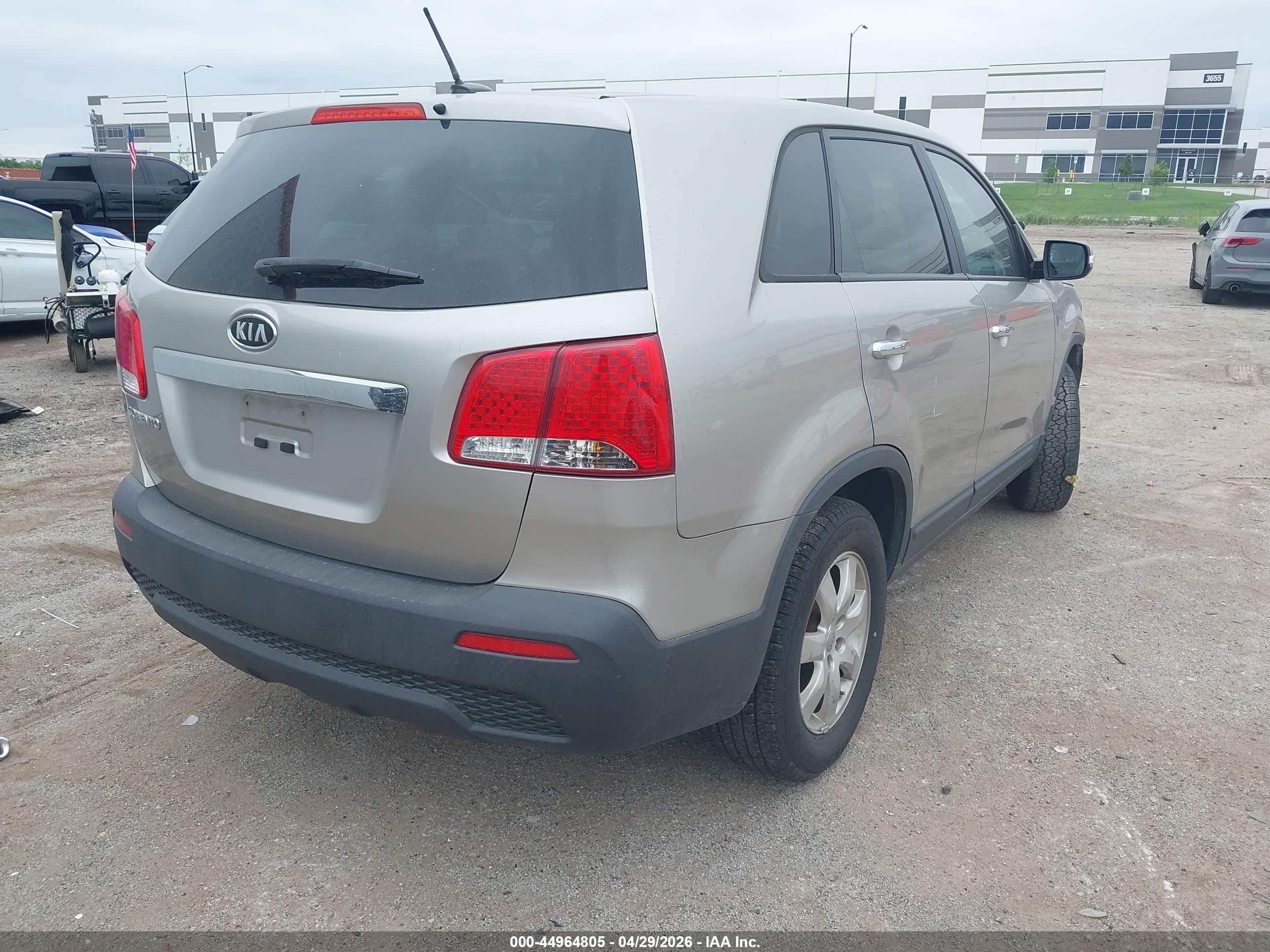 2013 Kia Sorento Lx Champagne vin: 5XYKT3A13DG380105