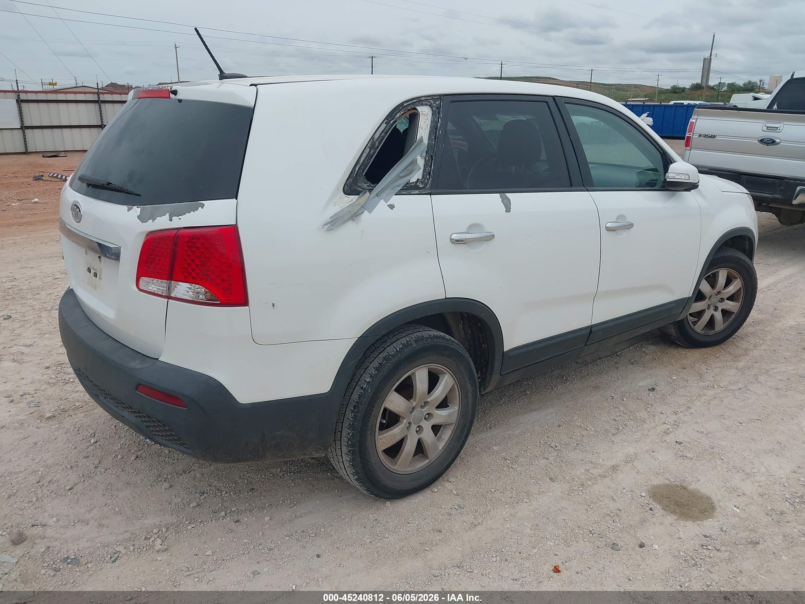 2013 Kia Sorento Lx White vin: 5XYKT3A13DG406413