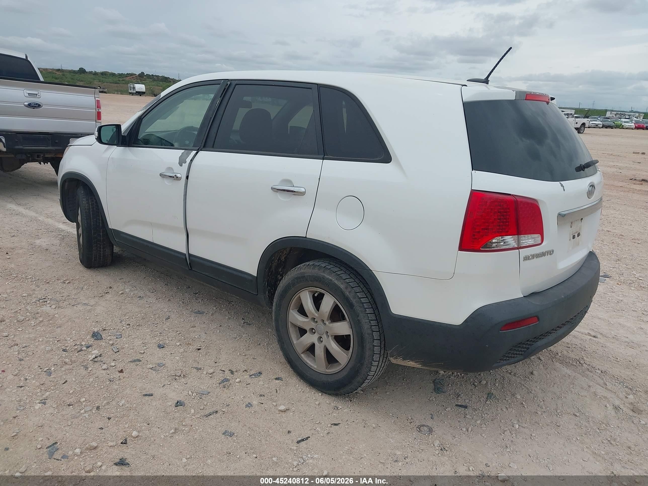 2013 Kia Sorento Lx White vin: 5XYKT3A13DG406413