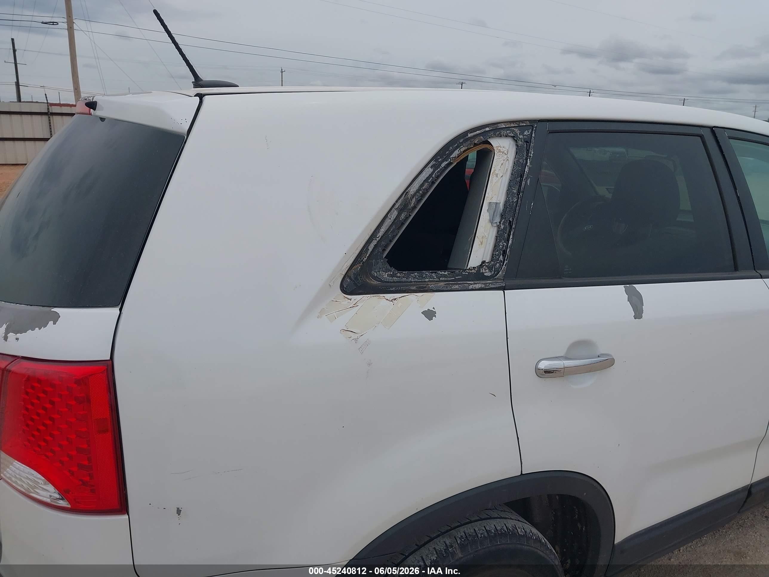2013 Kia Sorento Lx White vin: 5XYKT3A13DG406413
