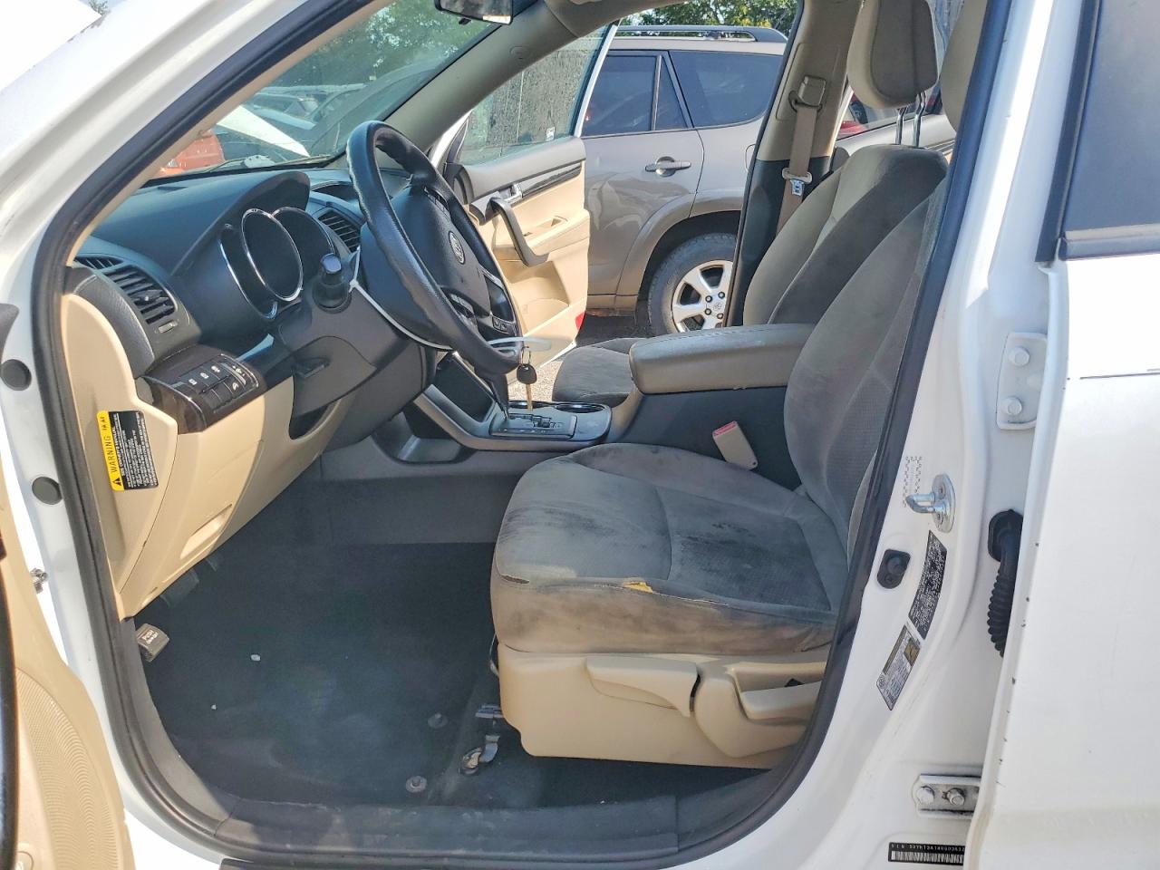 2011 Kia Sorento Lx White vin: 5XYKT3A14BG008320