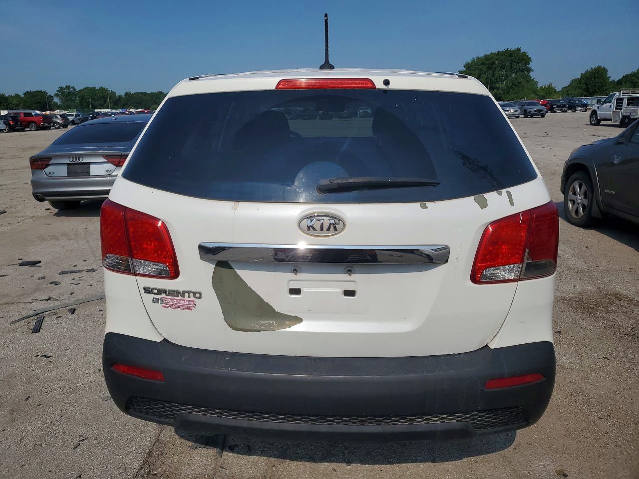 2011 Kia Sorento Lx White vin: 5XYKT3A14BG008320