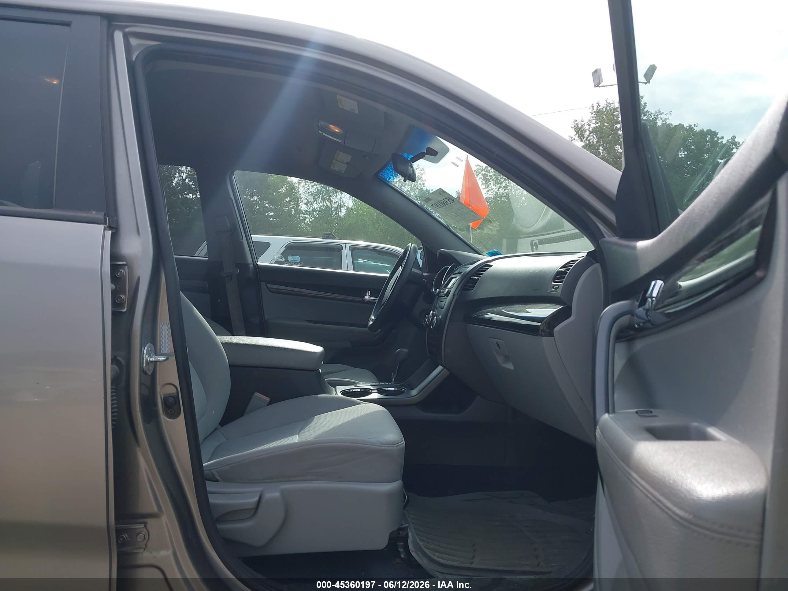 2011 Kia Sorento Lx Gray vin: 5XYKT3A14BG020533