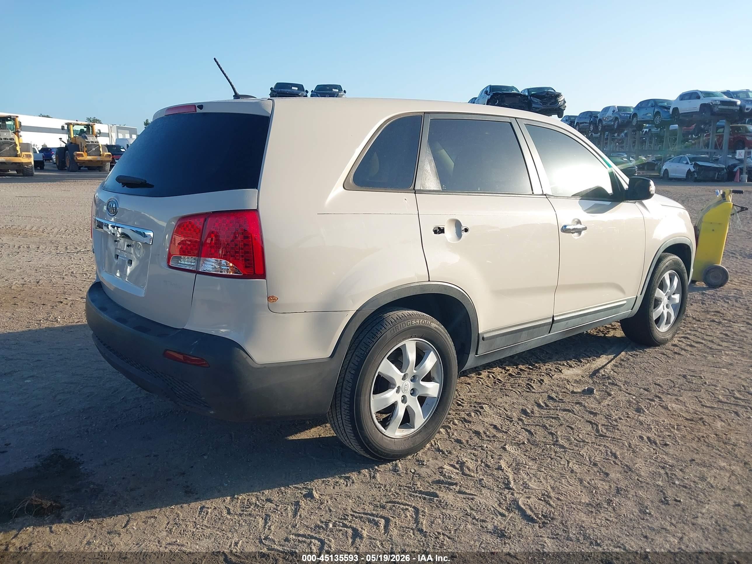 2011 Kia Sorento Lx Кремовый vin: 5XYKT3A14BG040975