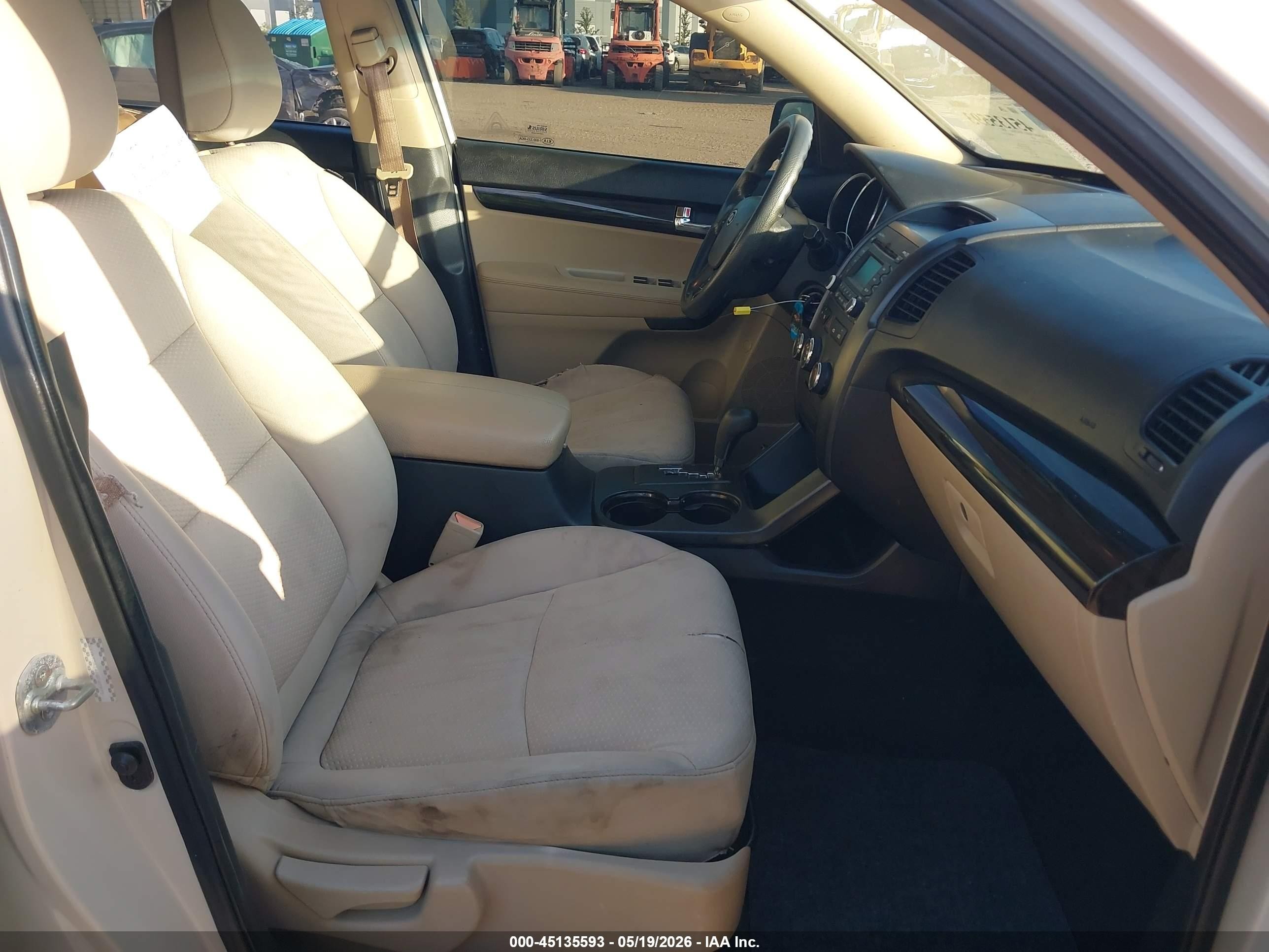 2011 Kia Sorento Lx Кремовый vin: 5XYKT3A14BG040975