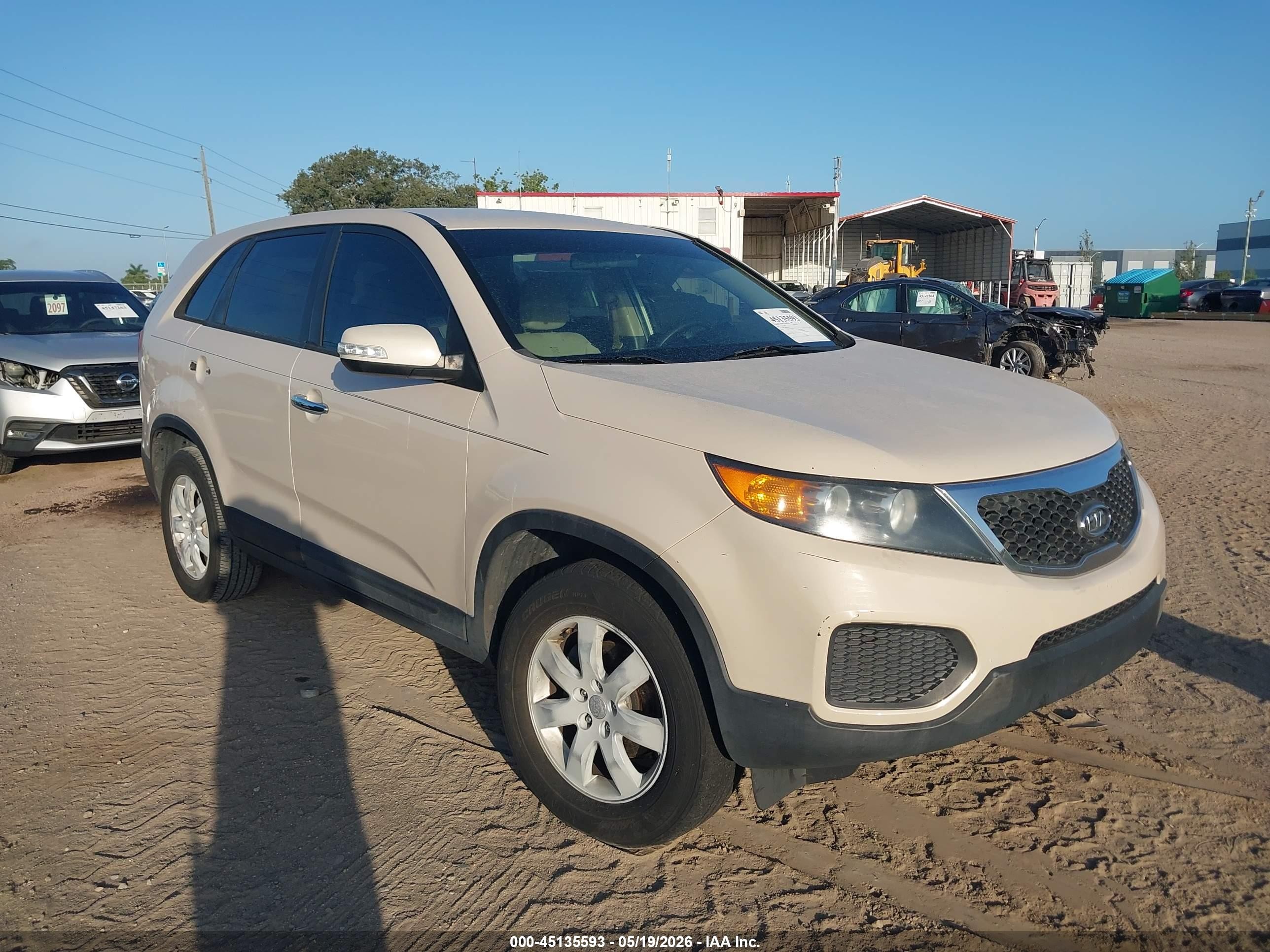 2011 Kia Sorento Lx Cream vin: 5XYKT3A14BG040975