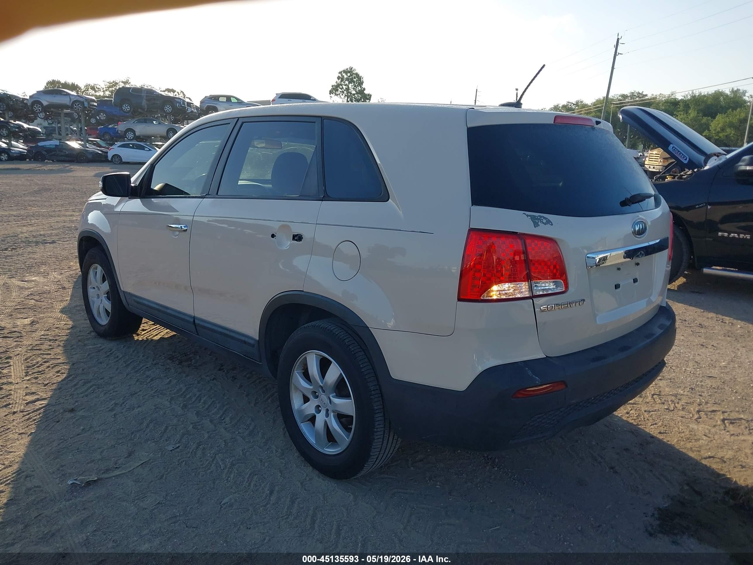2011 Kia Sorento Lx Кремовый vin: 5XYKT3A14BG040975
