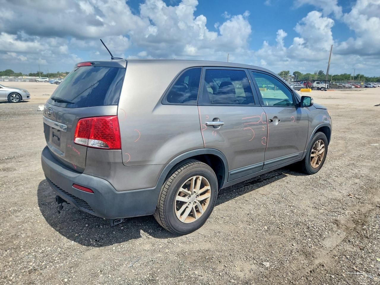 2011 Kia Sorento Lx Beige vin: 5XYKT3A15BG087142