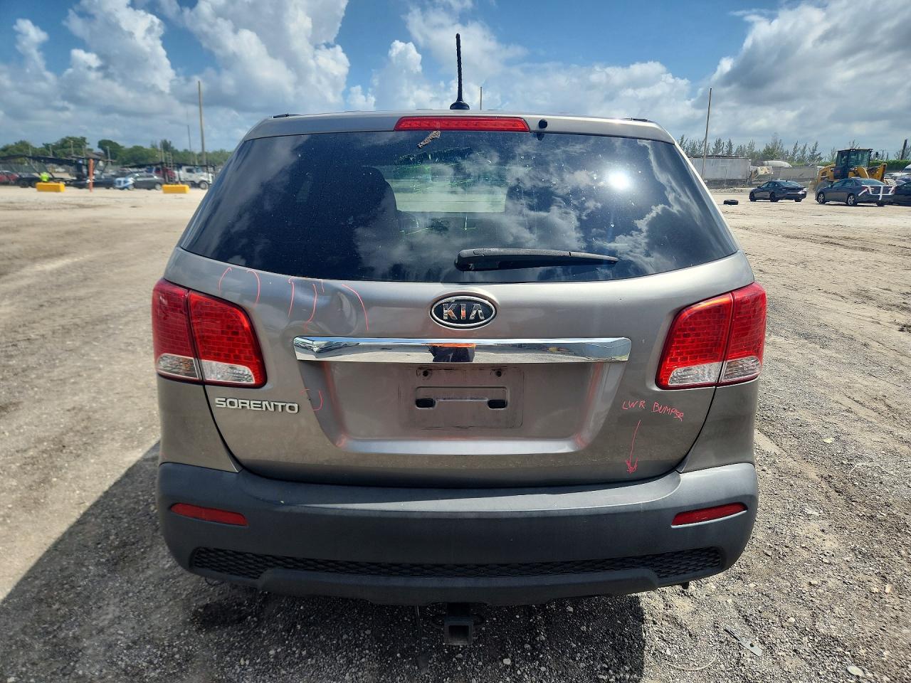 2011 Kia Sorento Lx Beige vin: 5XYKT3A15BG087142