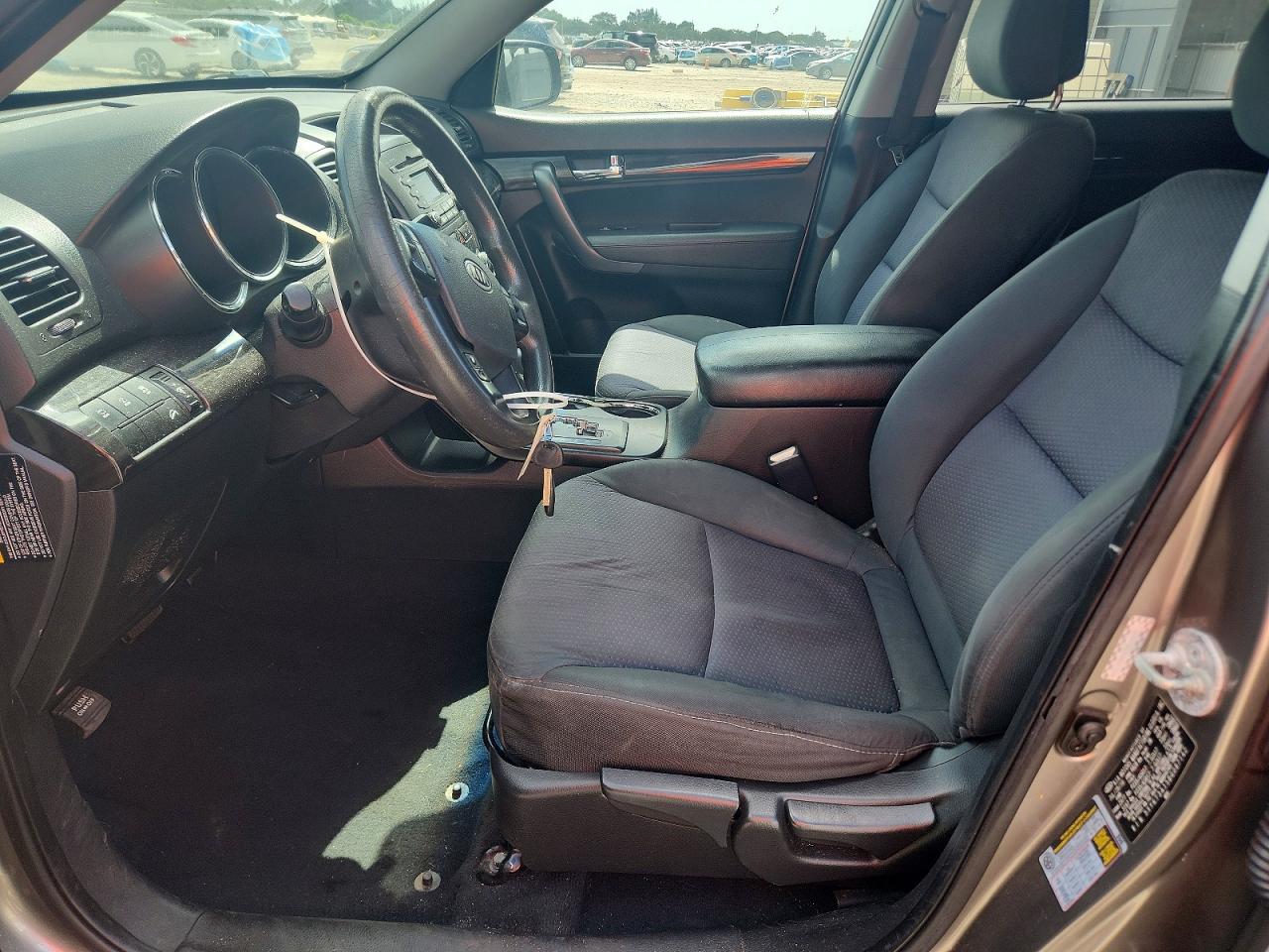 2011 Kia Sorento Lx Beige vin: 5XYKT3A15BG087142