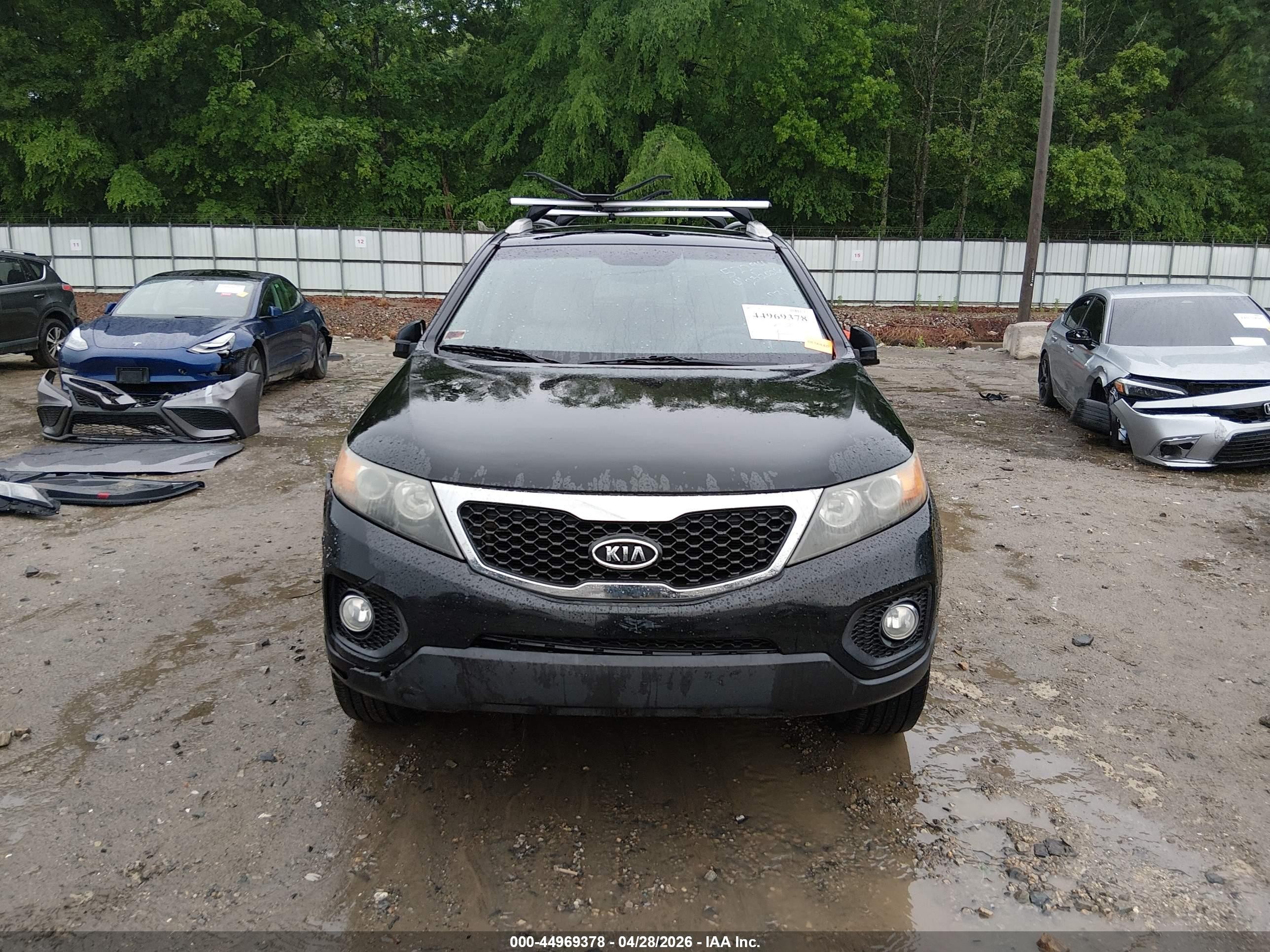 2011 Kia Sorento Lx Черный vin: 5XYKT3A15BG162731