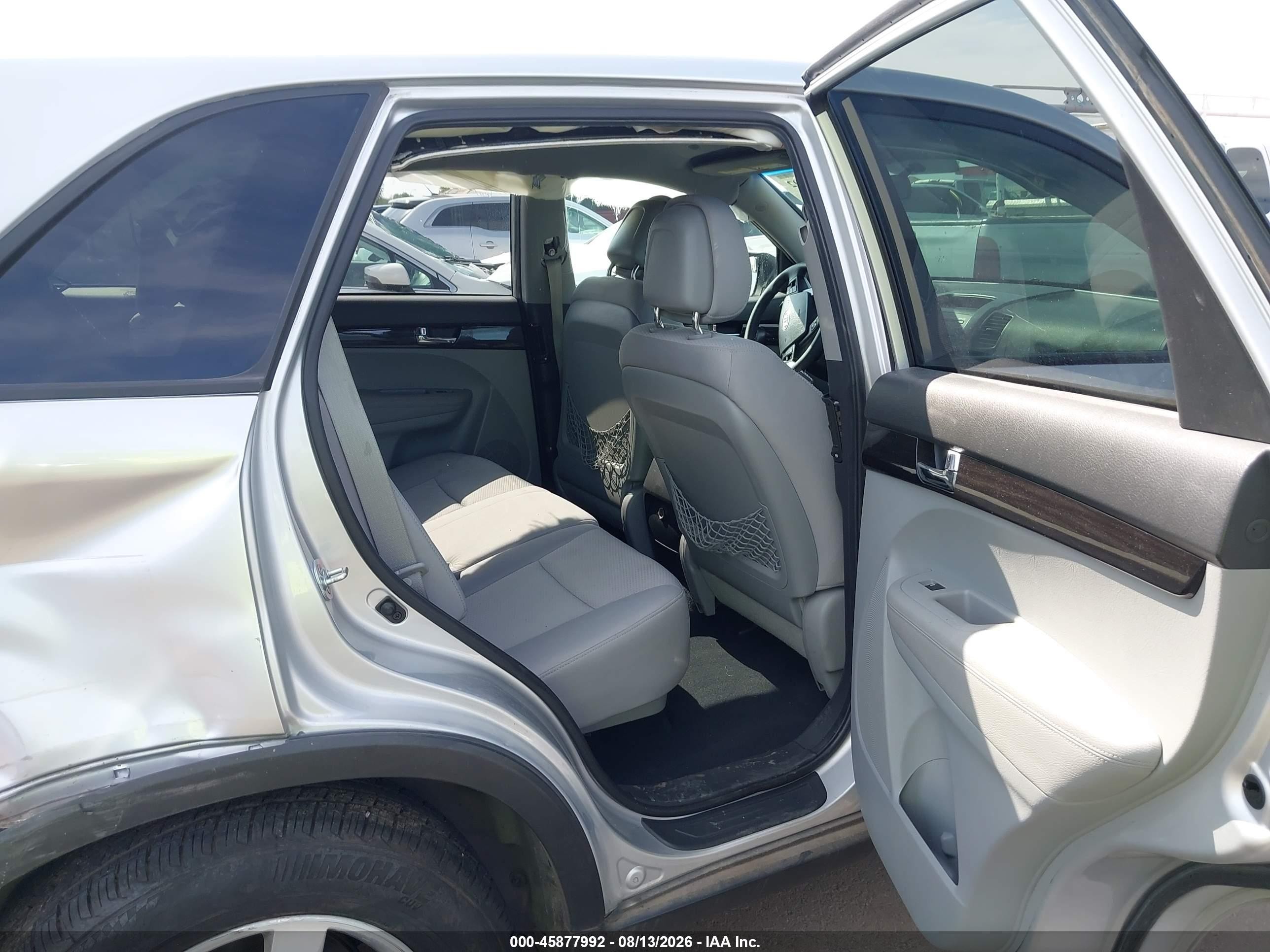 2011 Kia Sorento Lx Серебряный vin: 5XYKT3A16BG001708