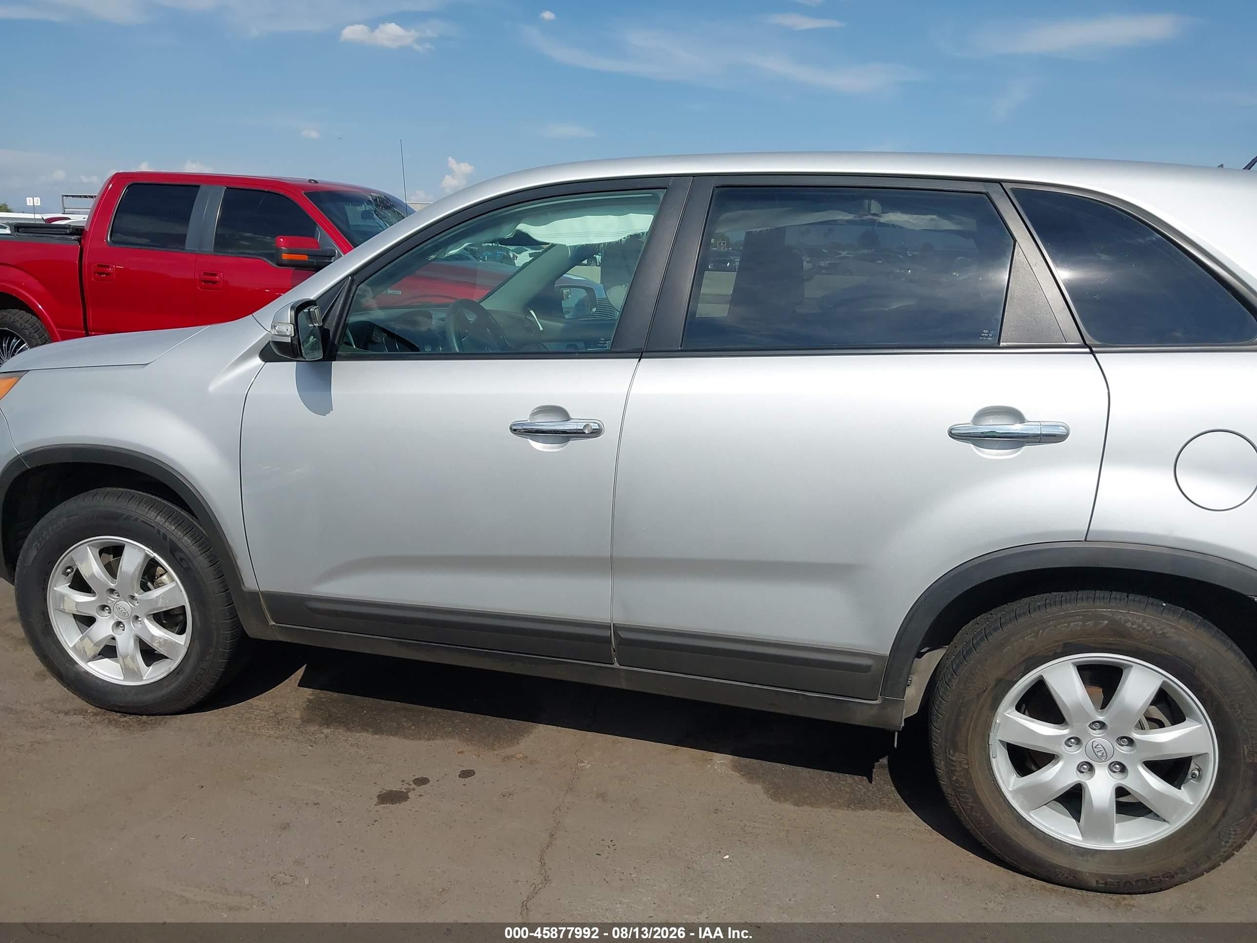 2011 Kia Sorento Lx Серебряный vin: 5XYKT3A16BG001708