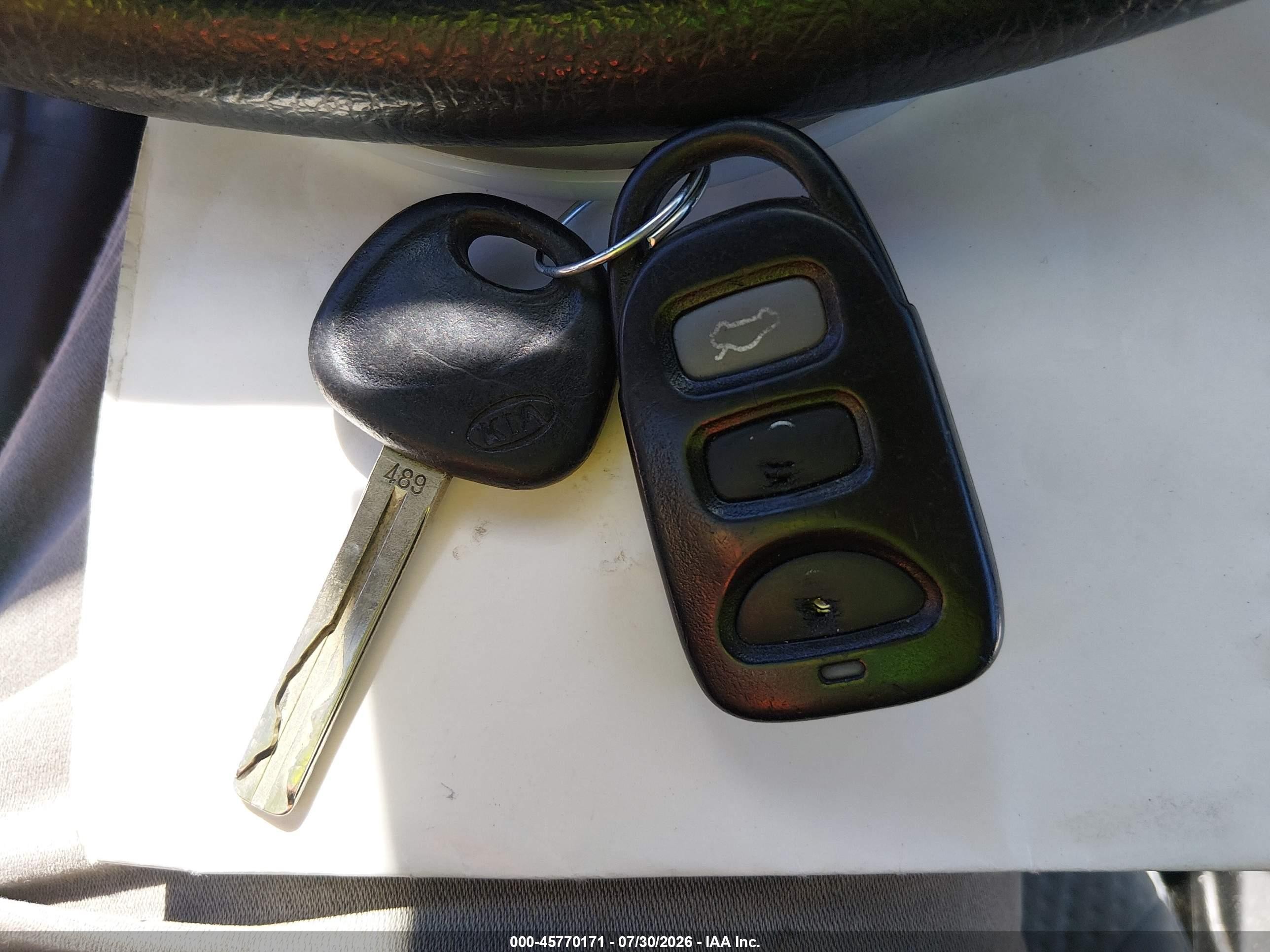2011 Kia Sorento   Серебряный vin: 5XYKT3A16BG023031