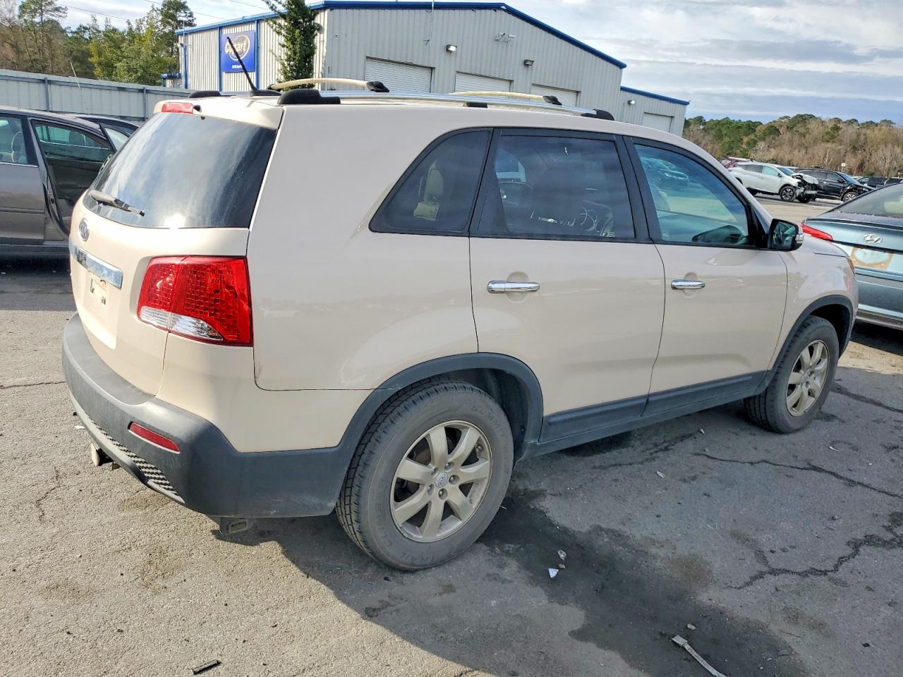 2011 Kia Sorento Lx Tan vin: 5XYKT3A16BG045482